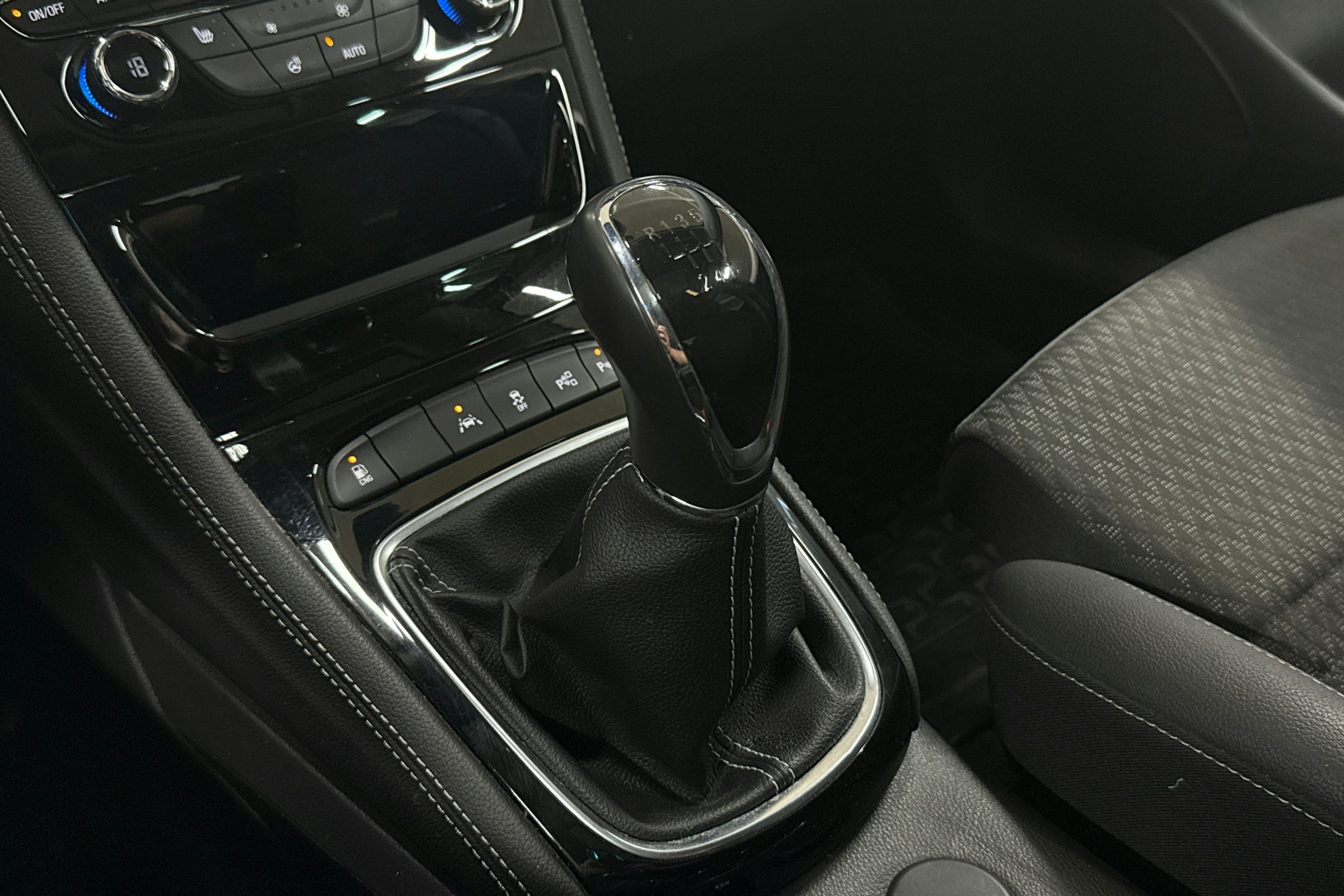 harmaa Opel Astra 2018 kuva 20.