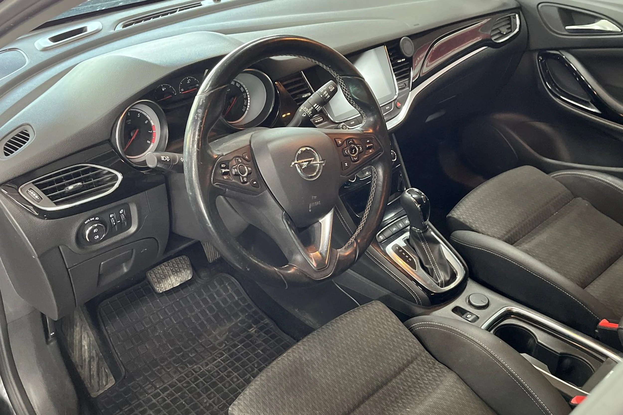 Musta Opel ASTRA 2018 kuva 4.