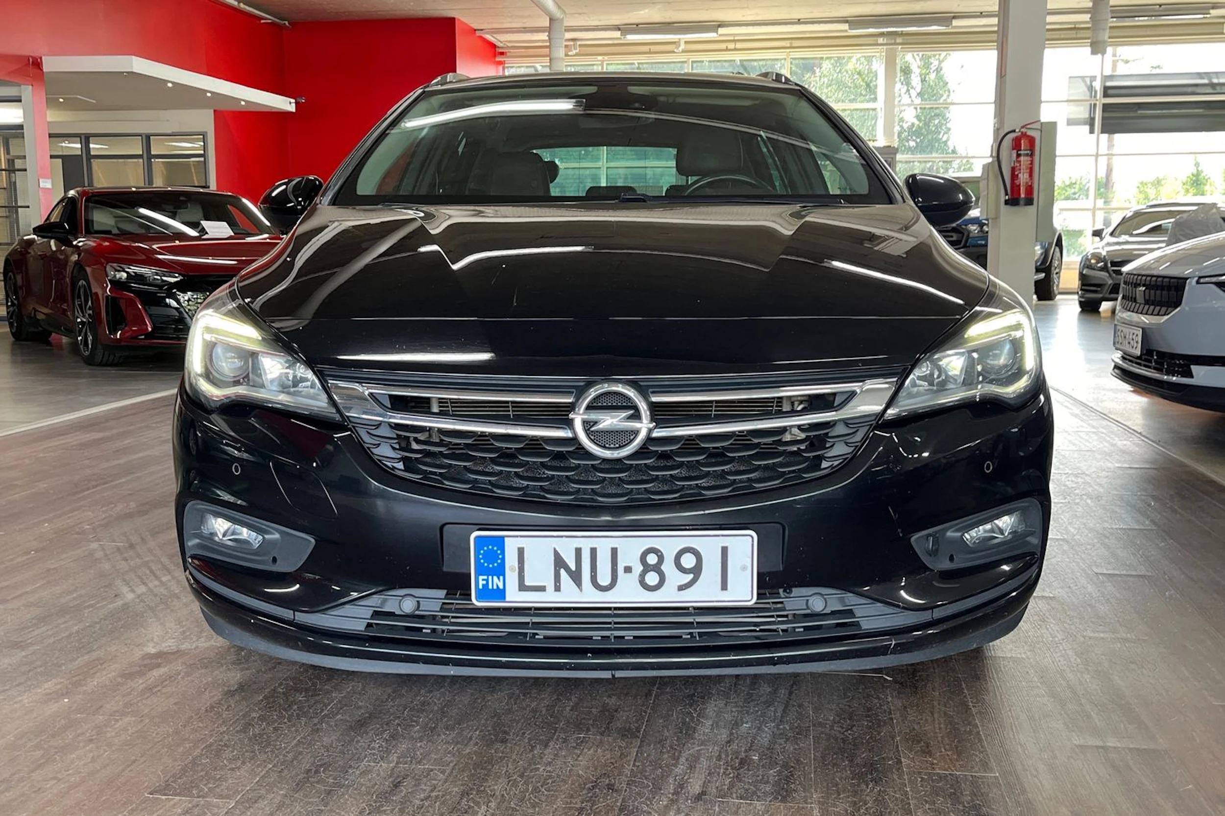 Musta Opel ASTRA 2018 kuva 5.