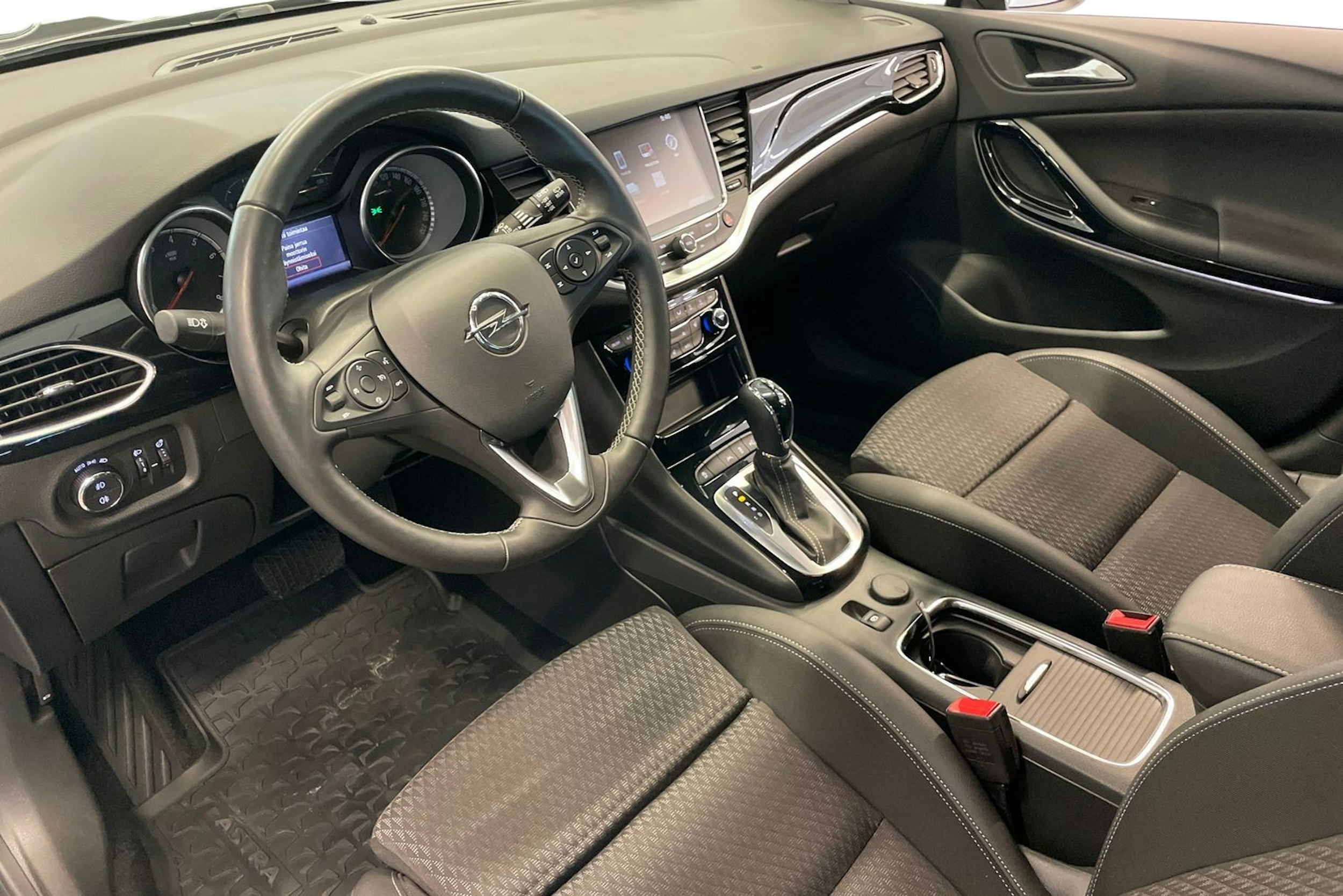 Harmaa Opel ASTRA 2018 kuva 7.