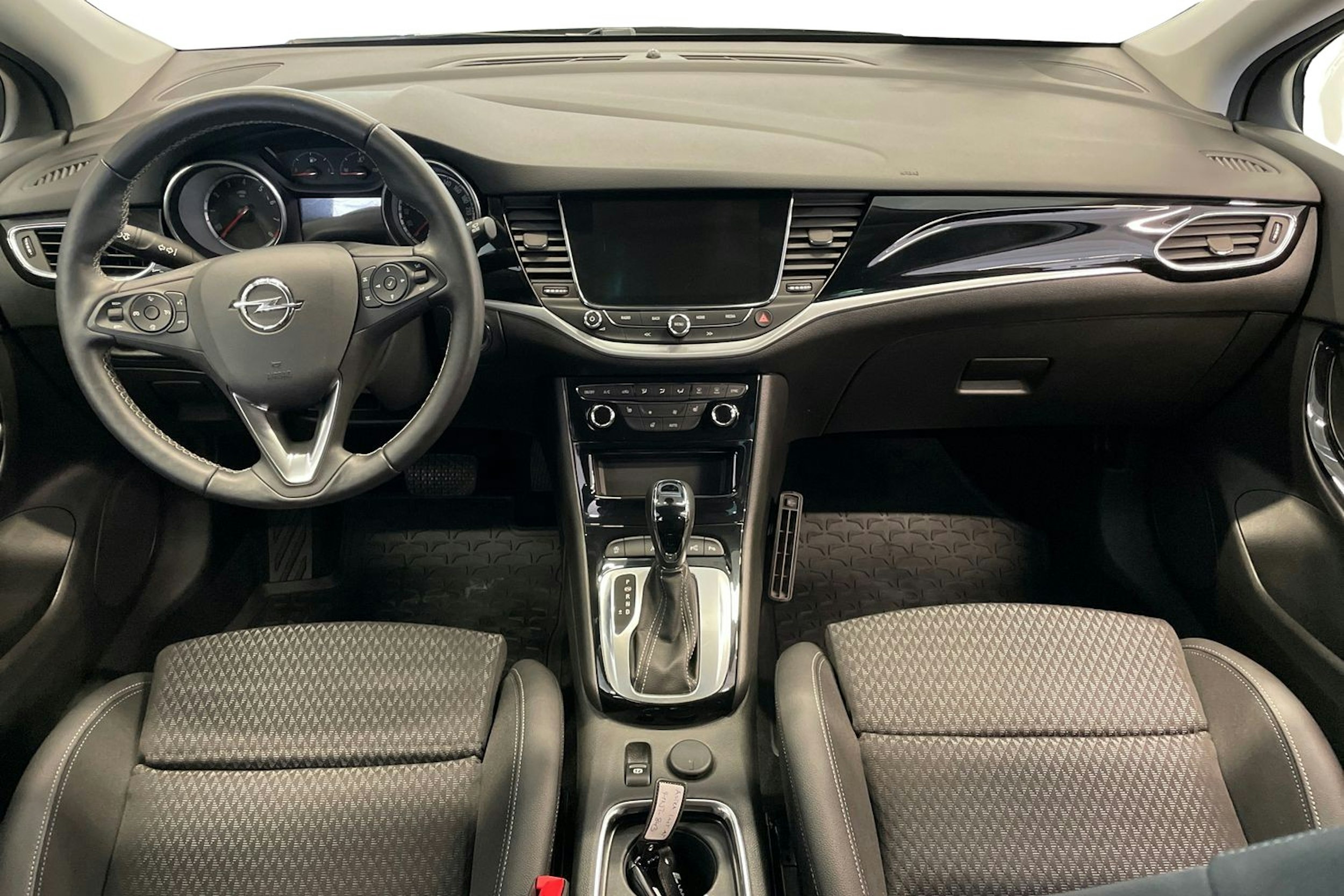 Harmaa Opel ASTRA 2018 kuva 9.