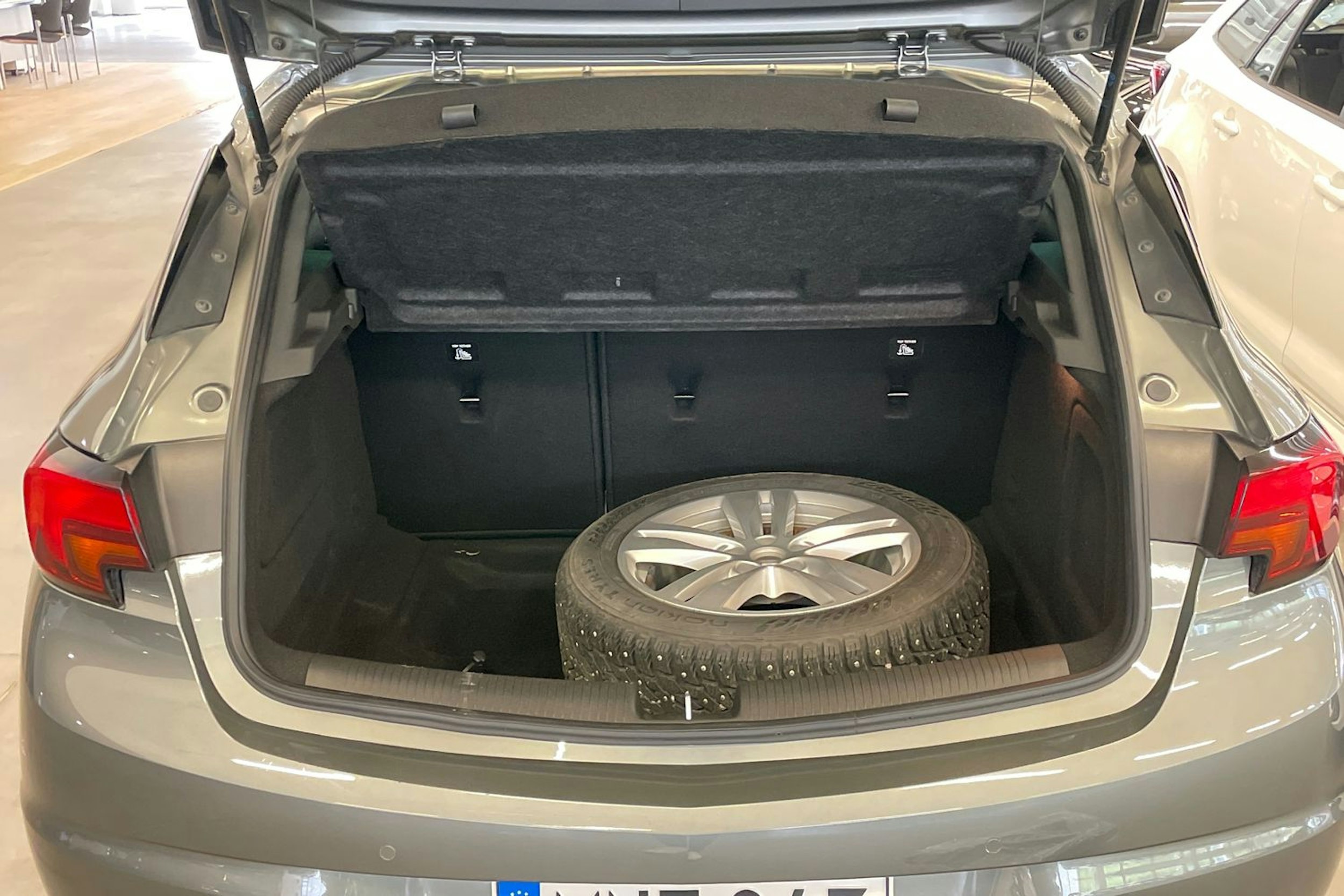 Harmaa Opel ASTRA 2018 kuva 15.