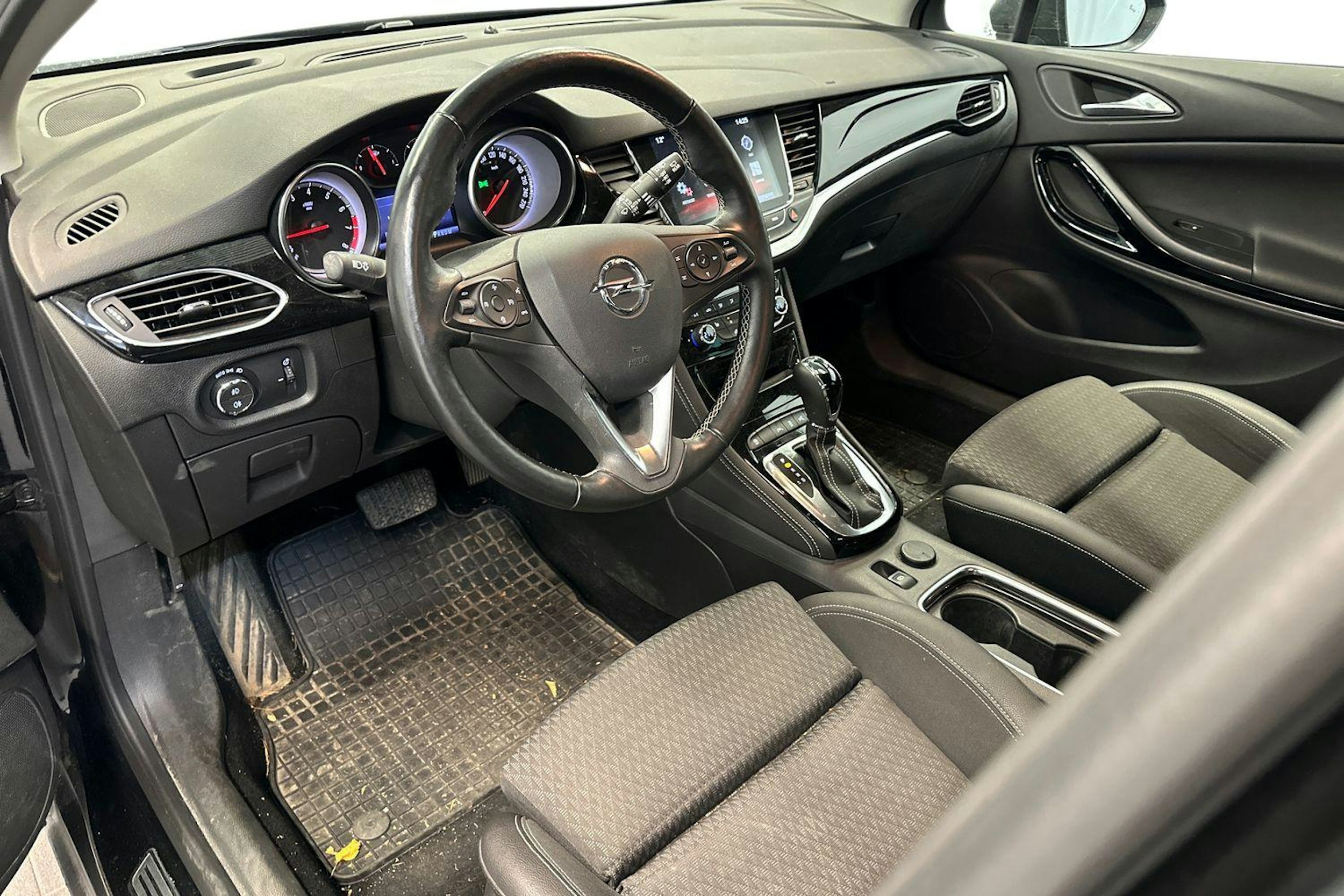 musta Opel Astra 2018 kuva 3.