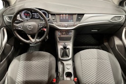 punainen Opel Astra 2018 kuva 7.