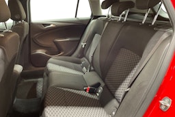 punainen Opel Astra 2018 kuva 8.