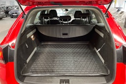 punainen Opel Astra 2018 kuva 11.