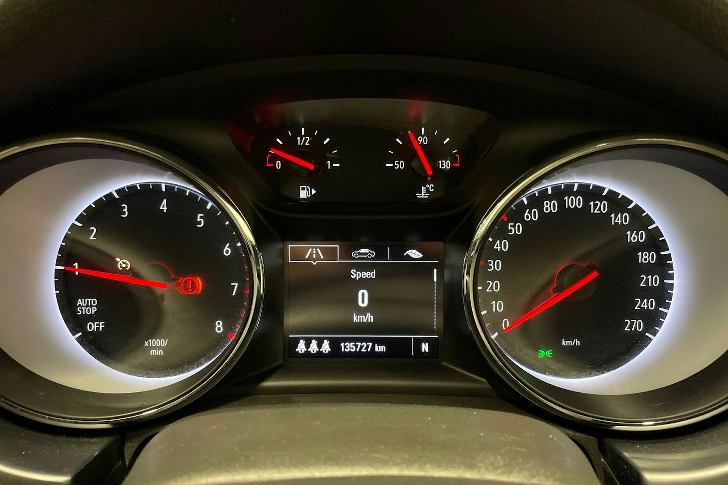 punainen Opel Astra 2018 kuva 13.