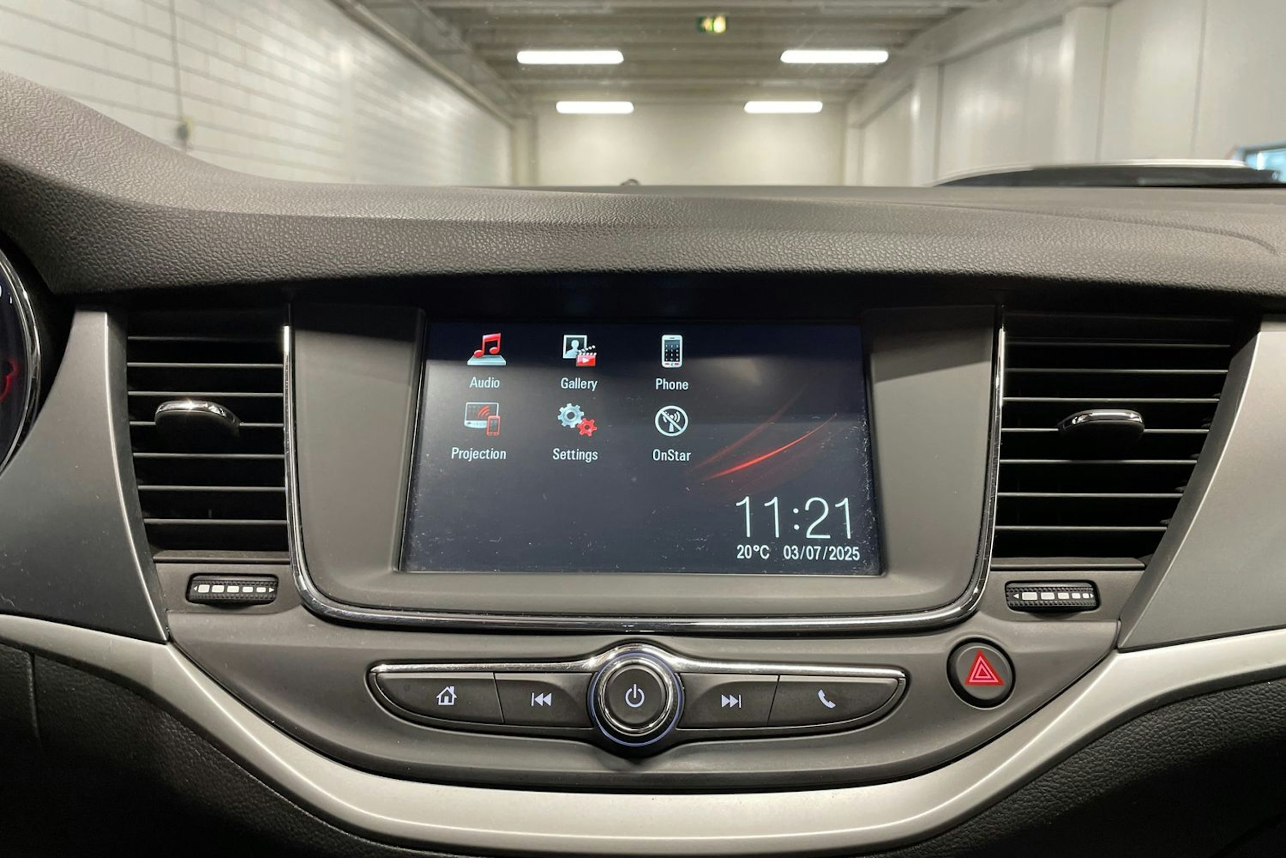 punainen Opel Astra 2018 kuva 14.
