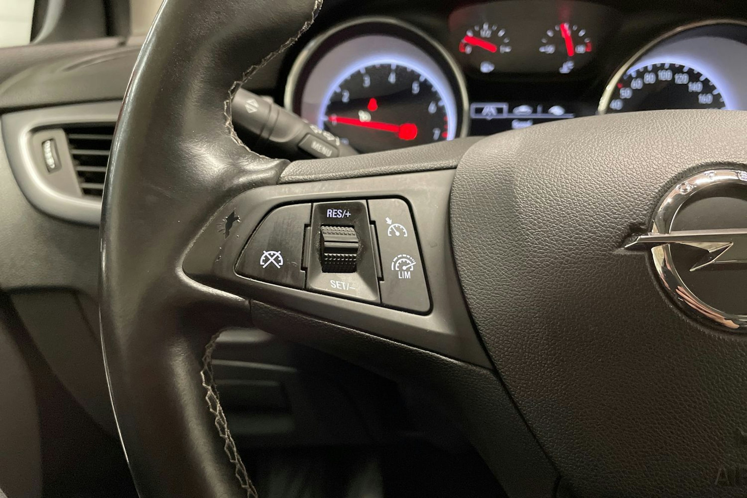 punainen Opel Astra 2018 kuva 20.
