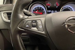 punainen Opel Astra 2018 kuva 20.