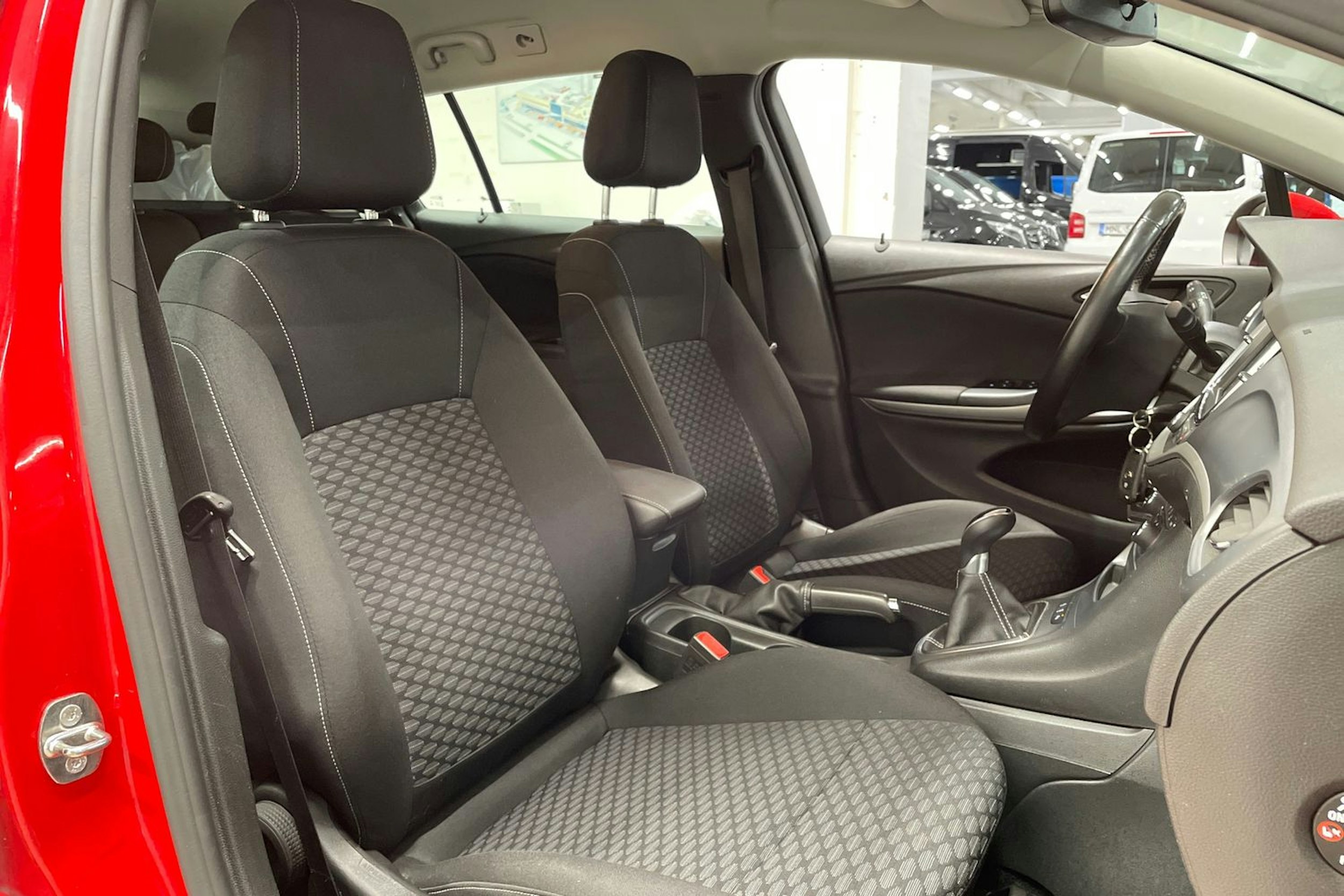punainen Opel Astra 2018 kuva 23.