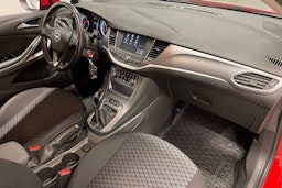 punainen Opel Astra 2018 kuva 24.