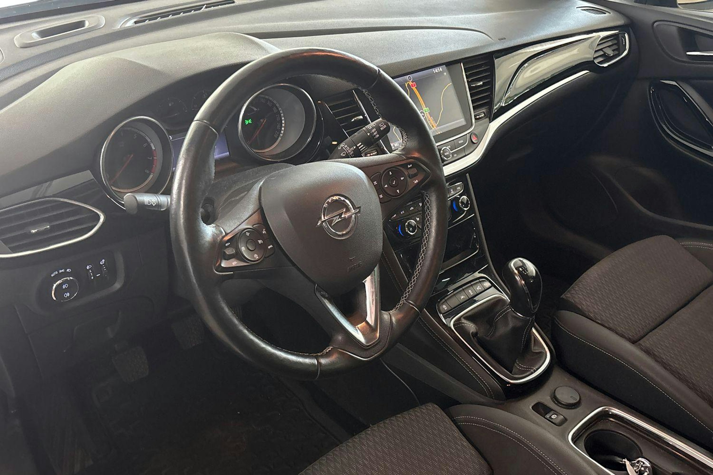 Vihreä Opel ASTRA 2018 kuva 7.