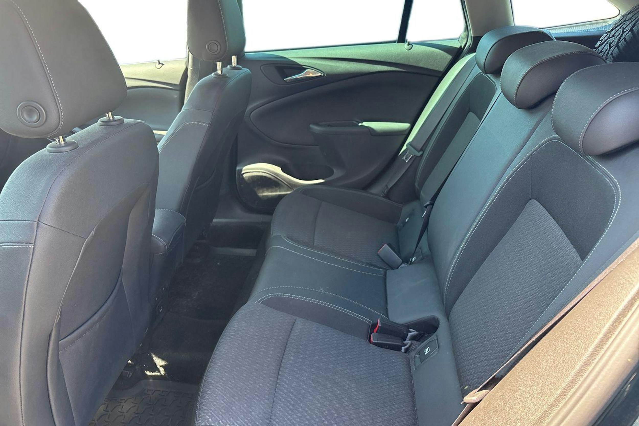 Vihreä Opel ASTRA 2018 kuva 10.