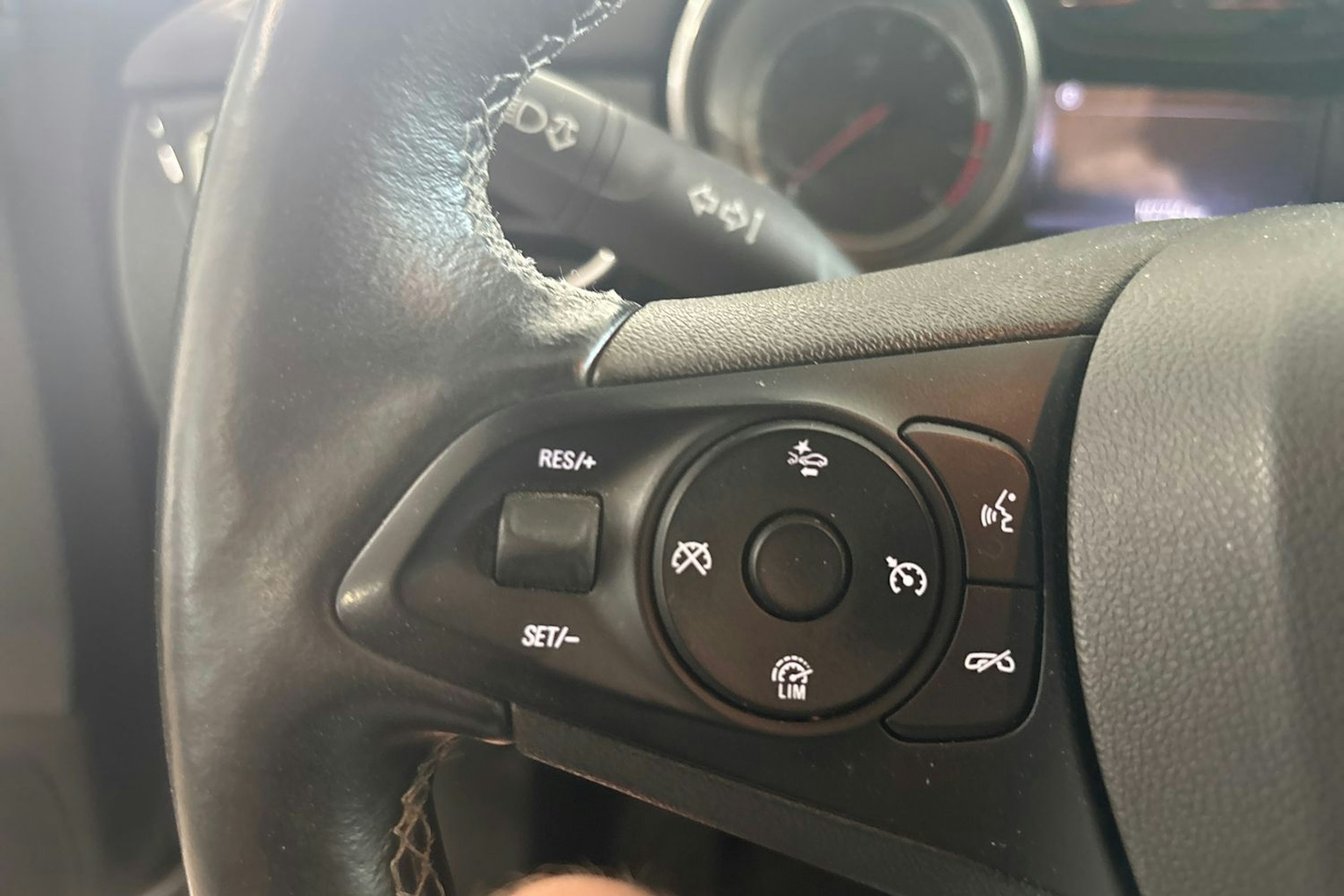 Vihreä Opel ASTRA 2018 kuva 18.