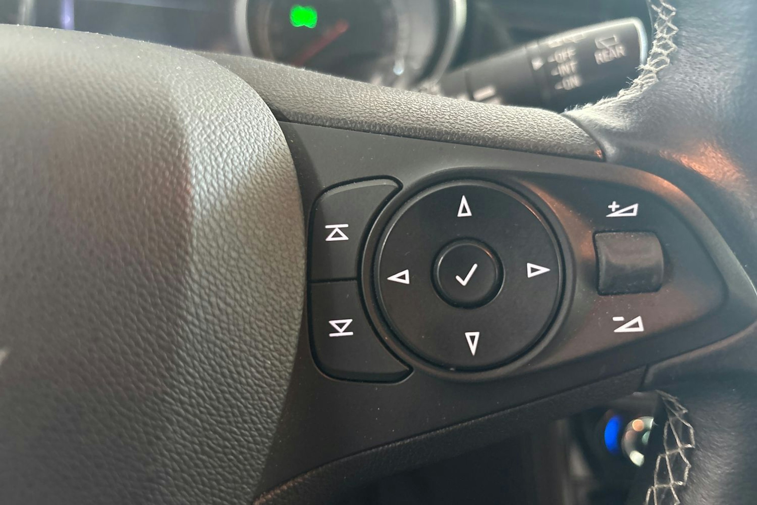 Vihreä Opel ASTRA 2018 kuva 19.