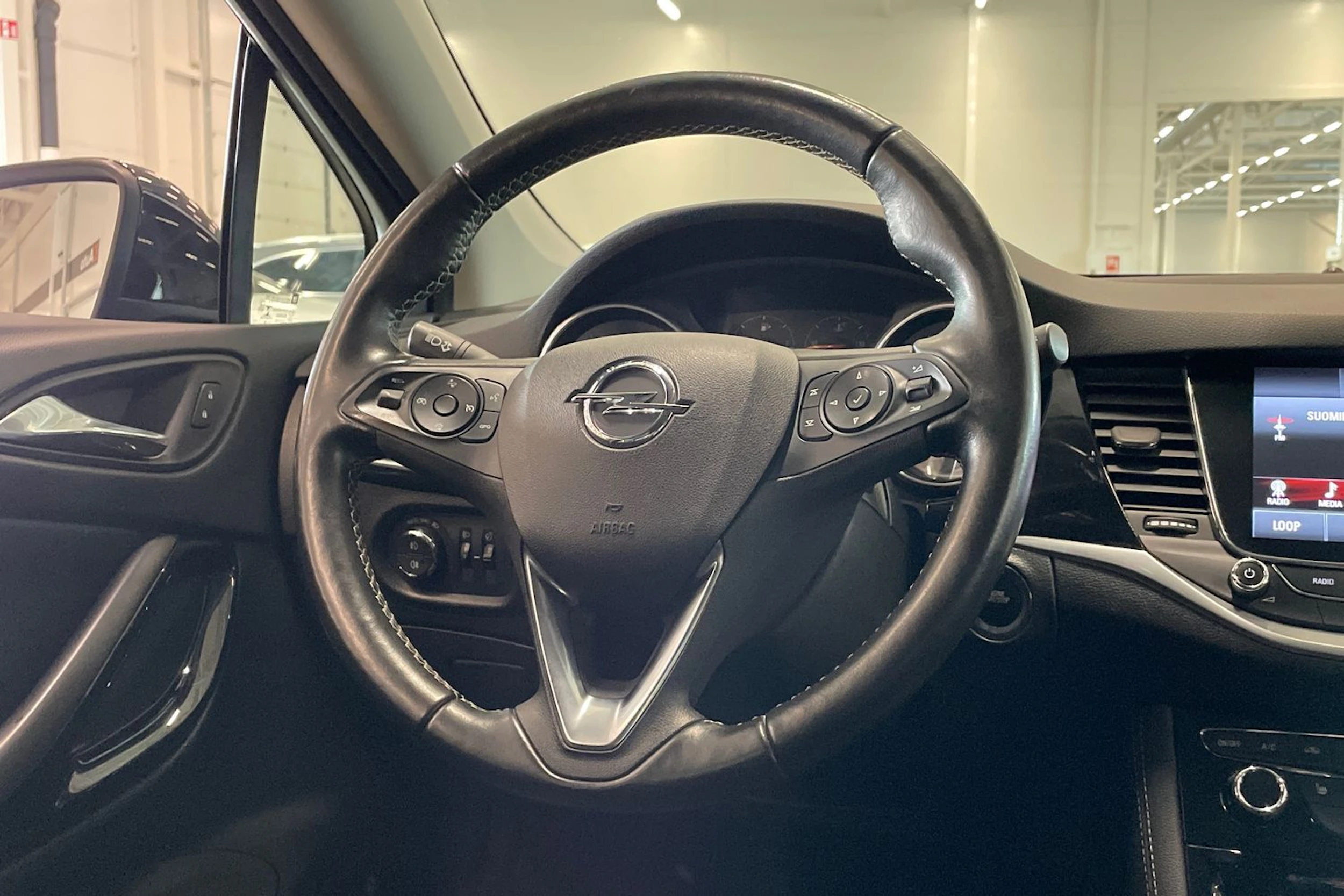 musta Opel Astra 2018 kuva 12.