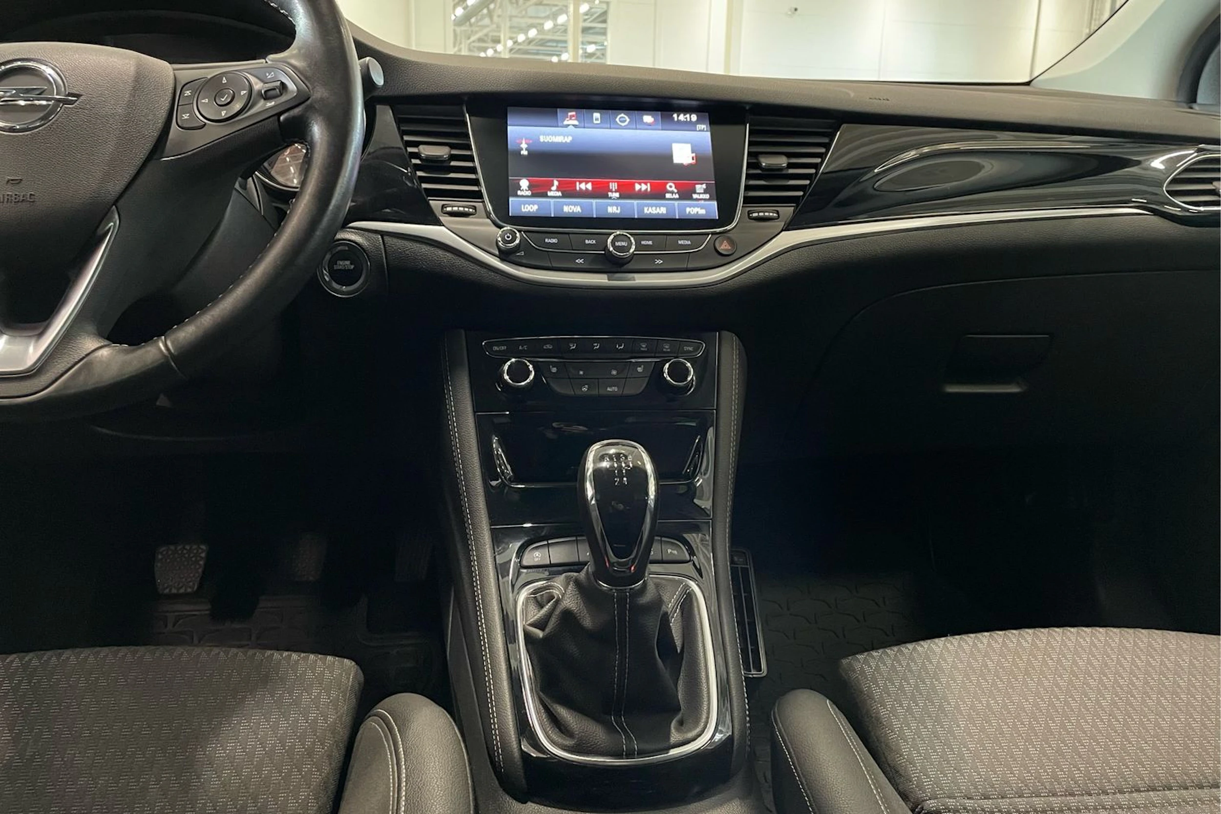 musta Opel Astra 2018 kuva 17.