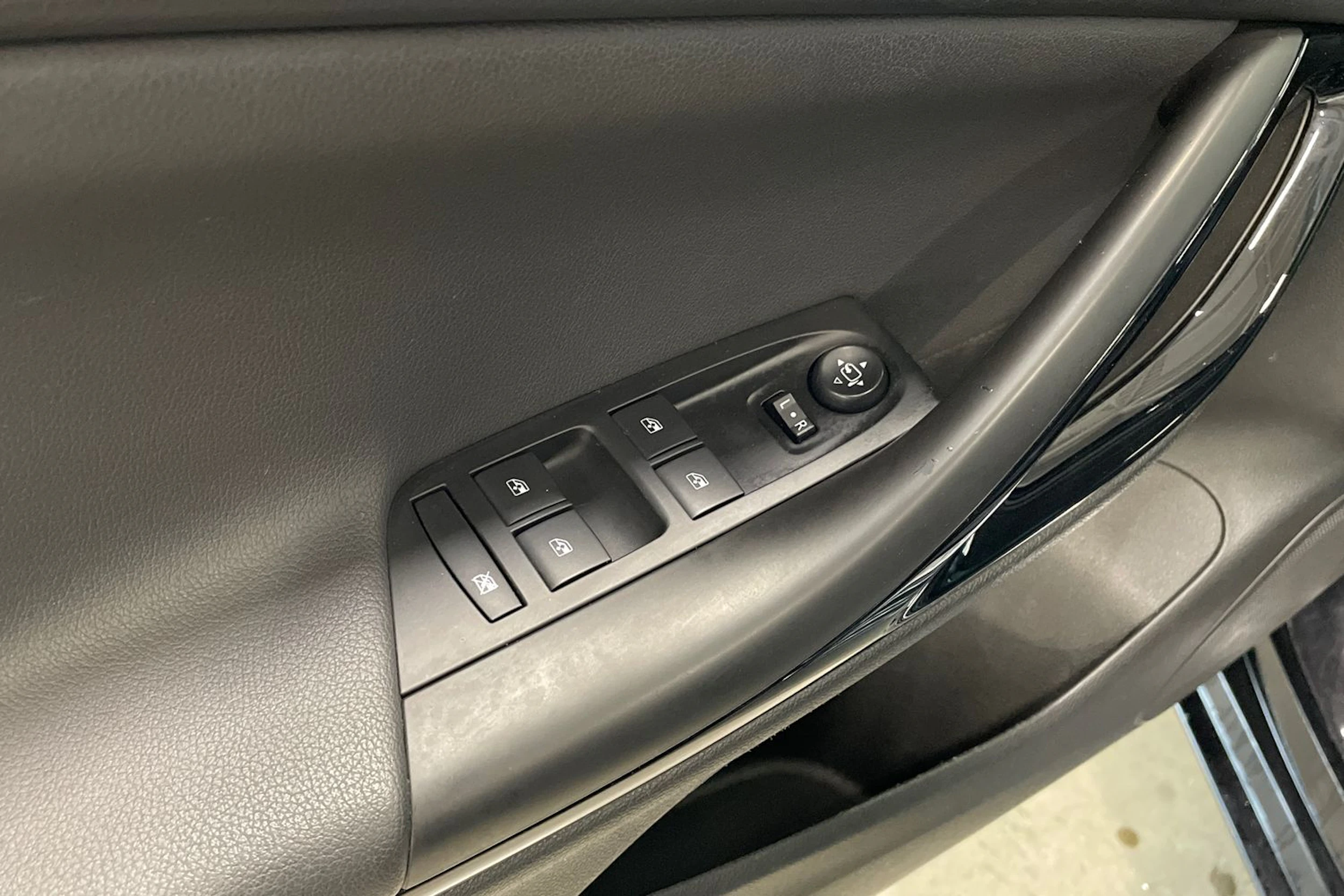 musta Opel Astra 2018 kuva 26.