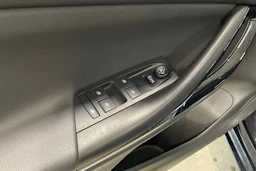 musta Opel Astra 2018 kuva 26.