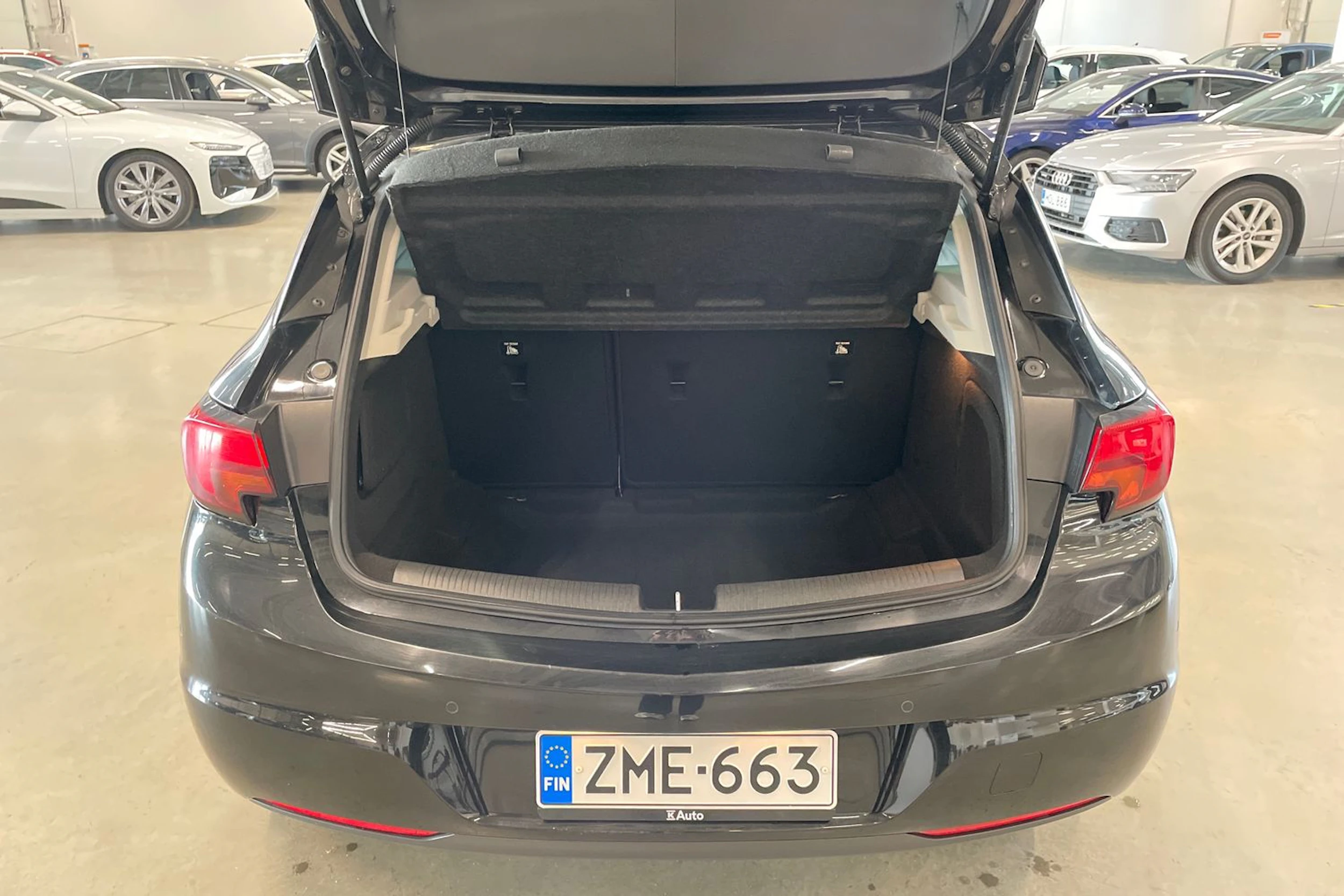 musta Opel Astra 2018 kuva 27.