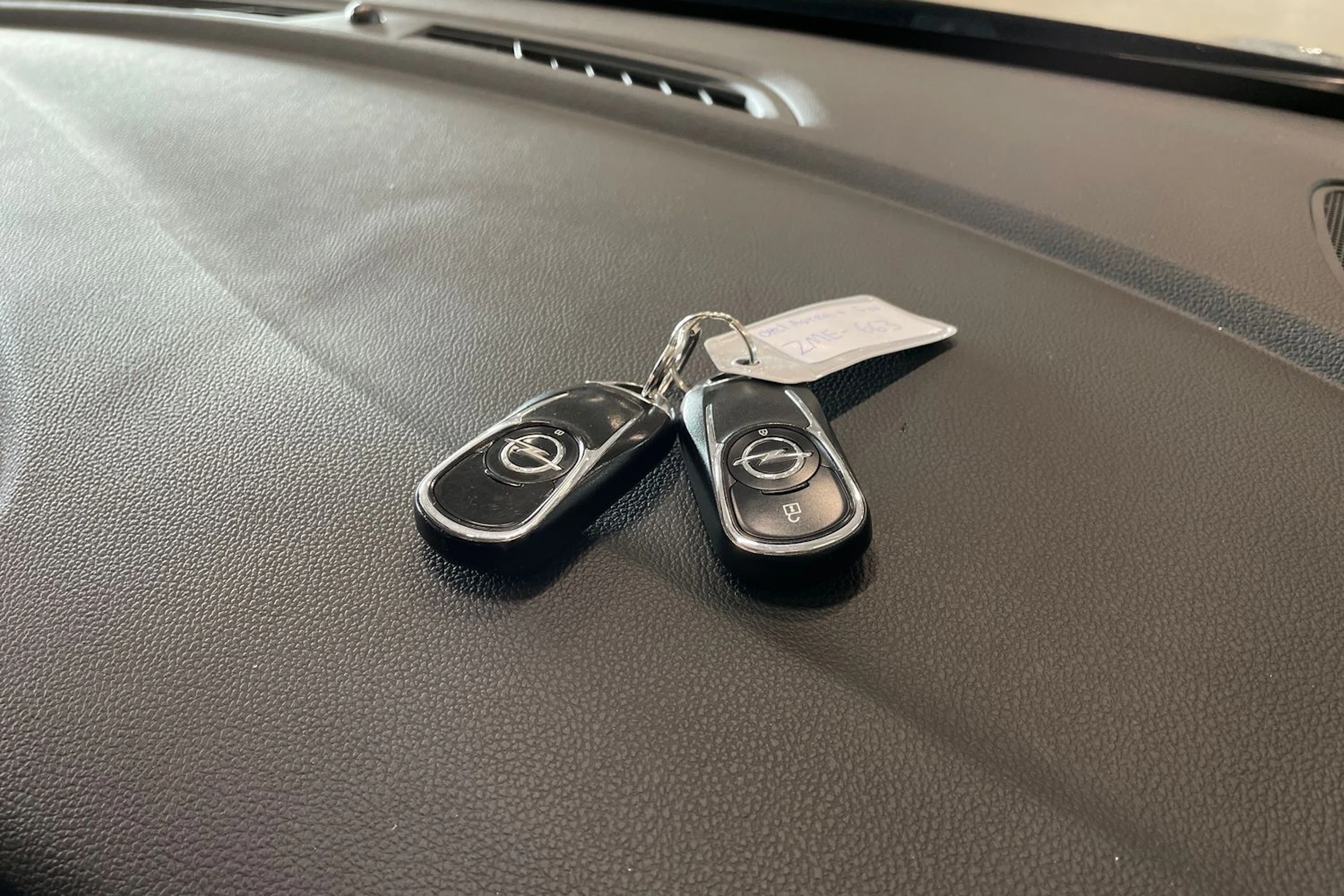 musta Opel Astra 2018 kuva 30.