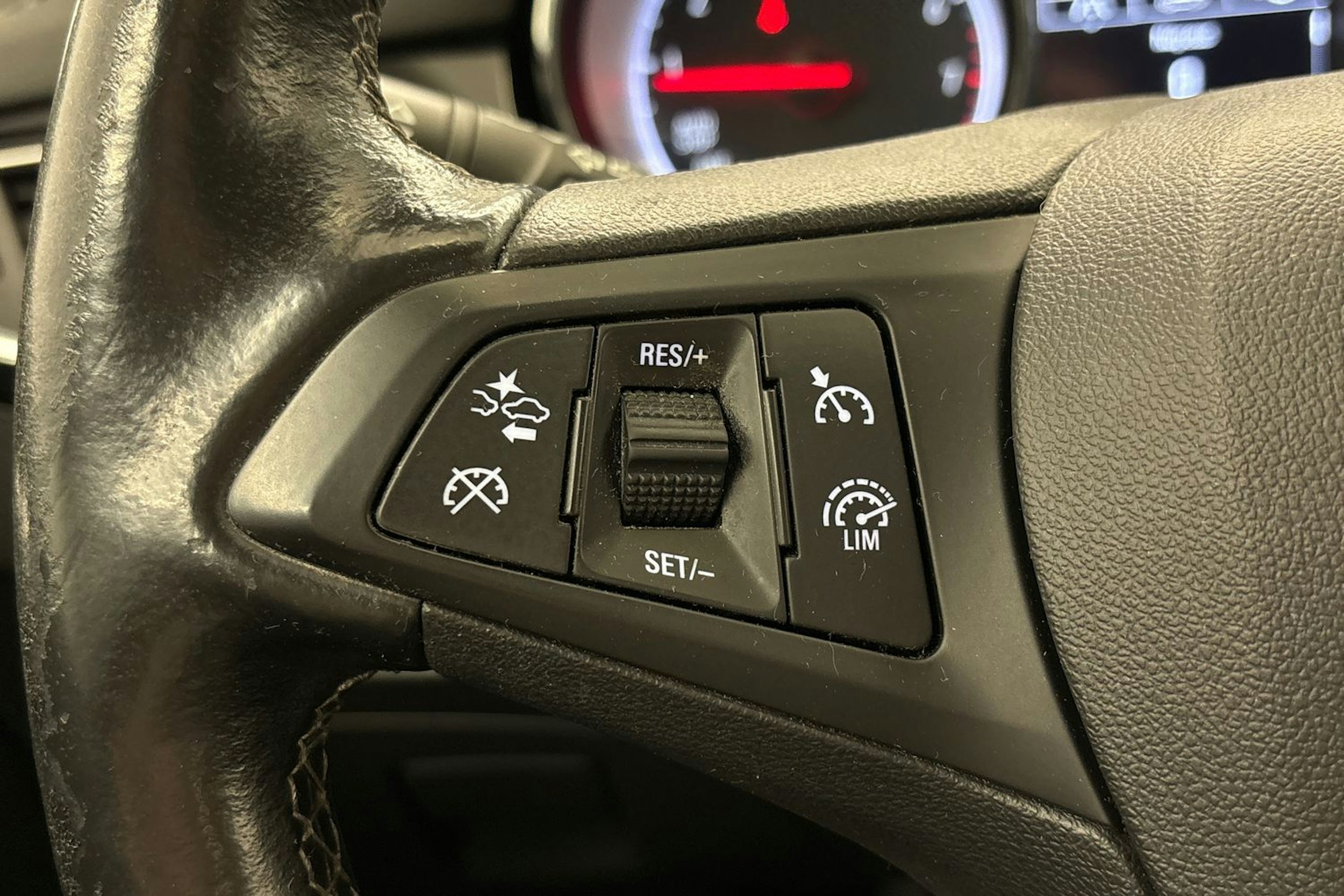 hopea Opel Astra 2019 kuva 16.