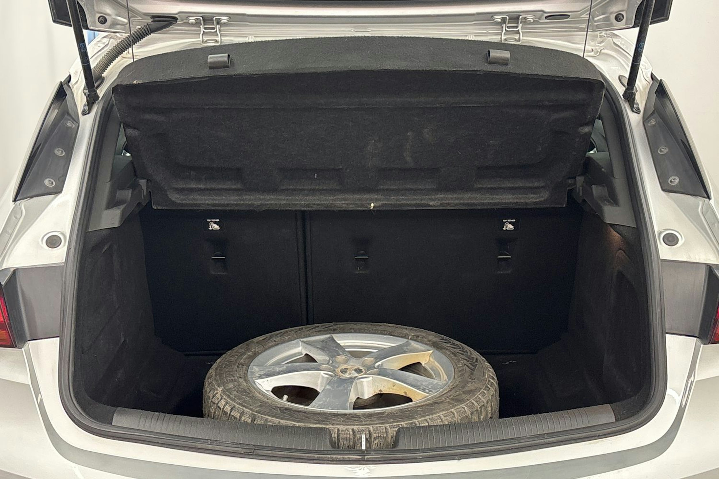 hopea Opel Astra 2019 kuva 23.
