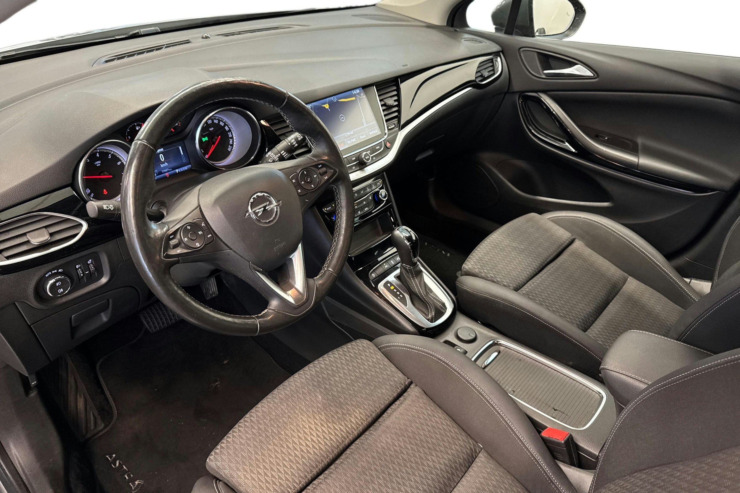 harmaa Opel Astra 2019 kuva 7.