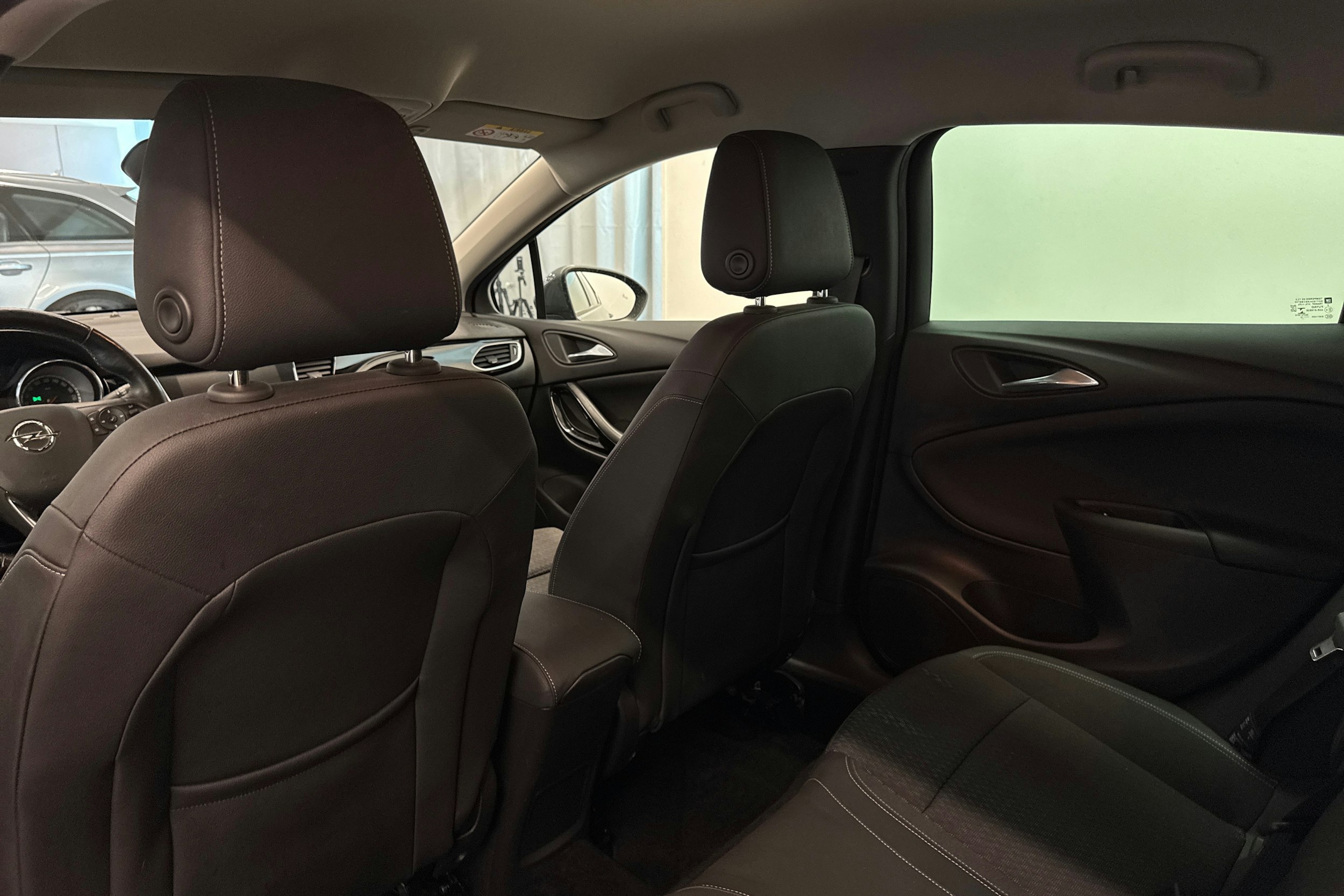 harmaa Opel Astra 2019 kuva 14.