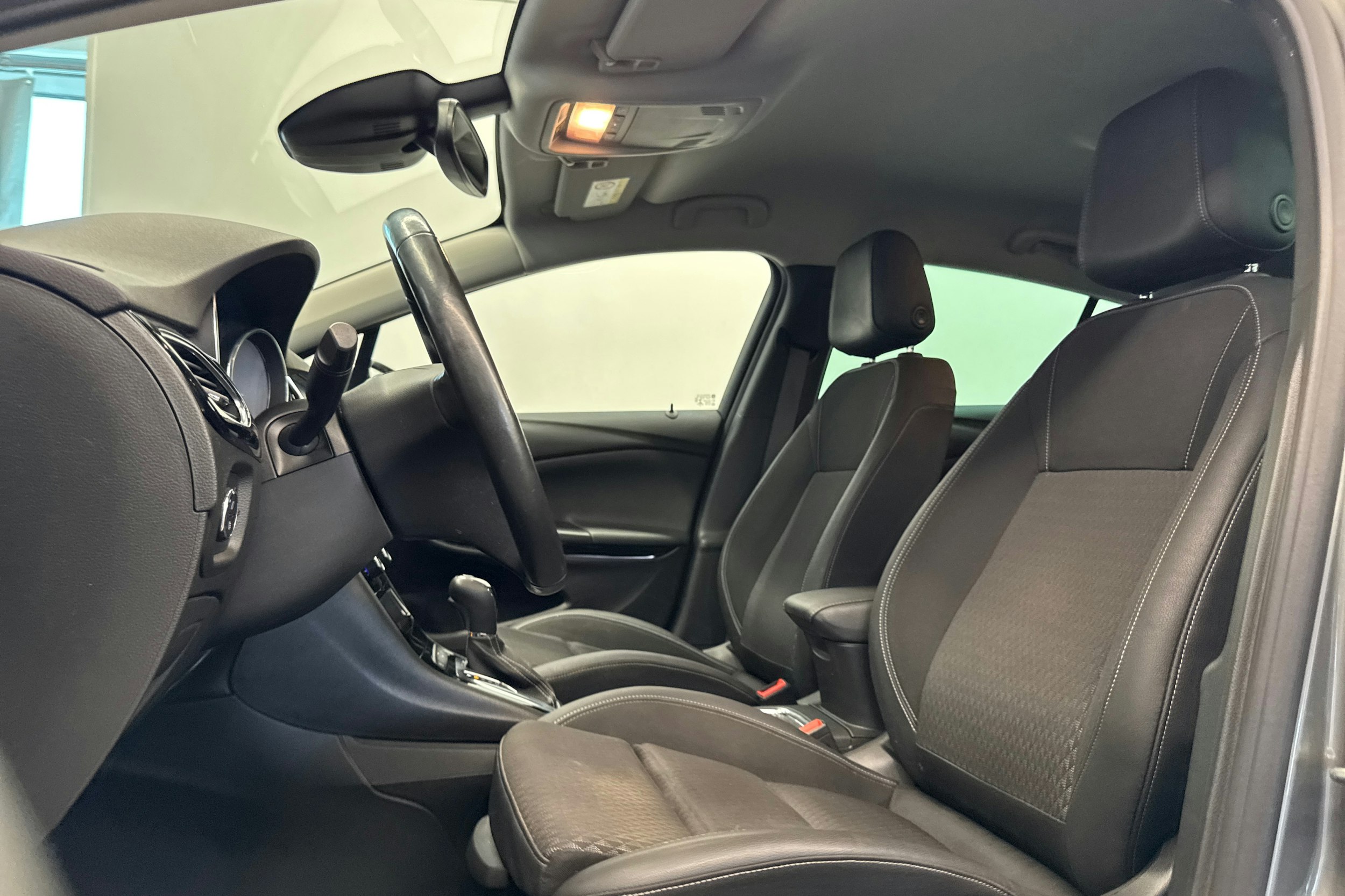 harmaa Opel Astra 2019 kuva 15.