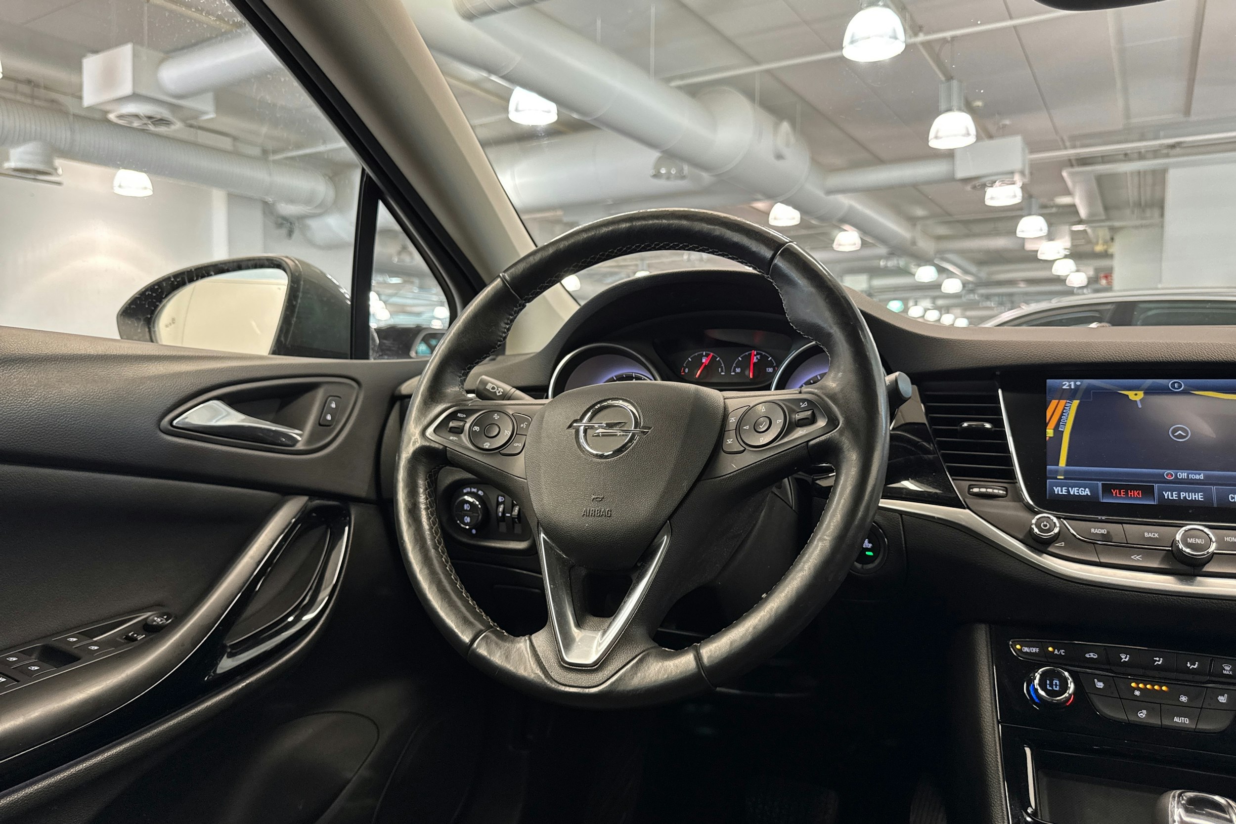 harmaa Opel Astra 2019 kuva 16.