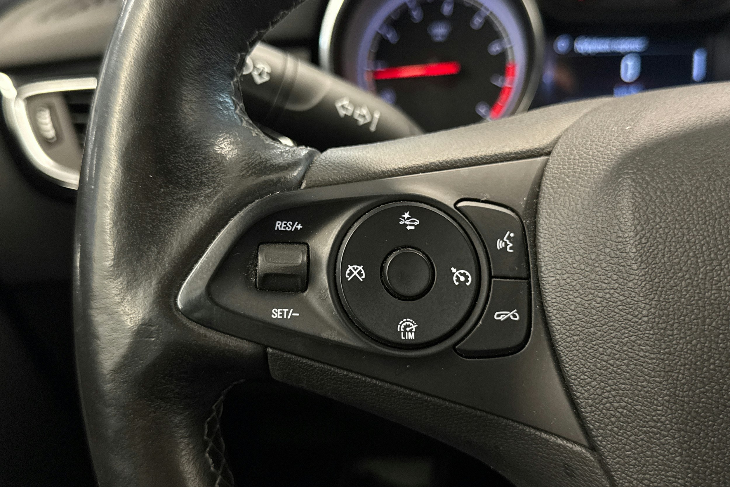 harmaa Opel Astra 2019 kuva 19.