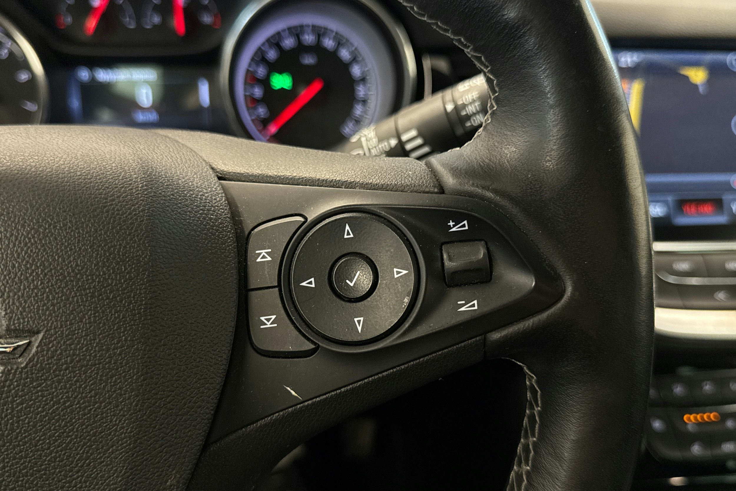 harmaa Opel Astra 2019 kuva 20.