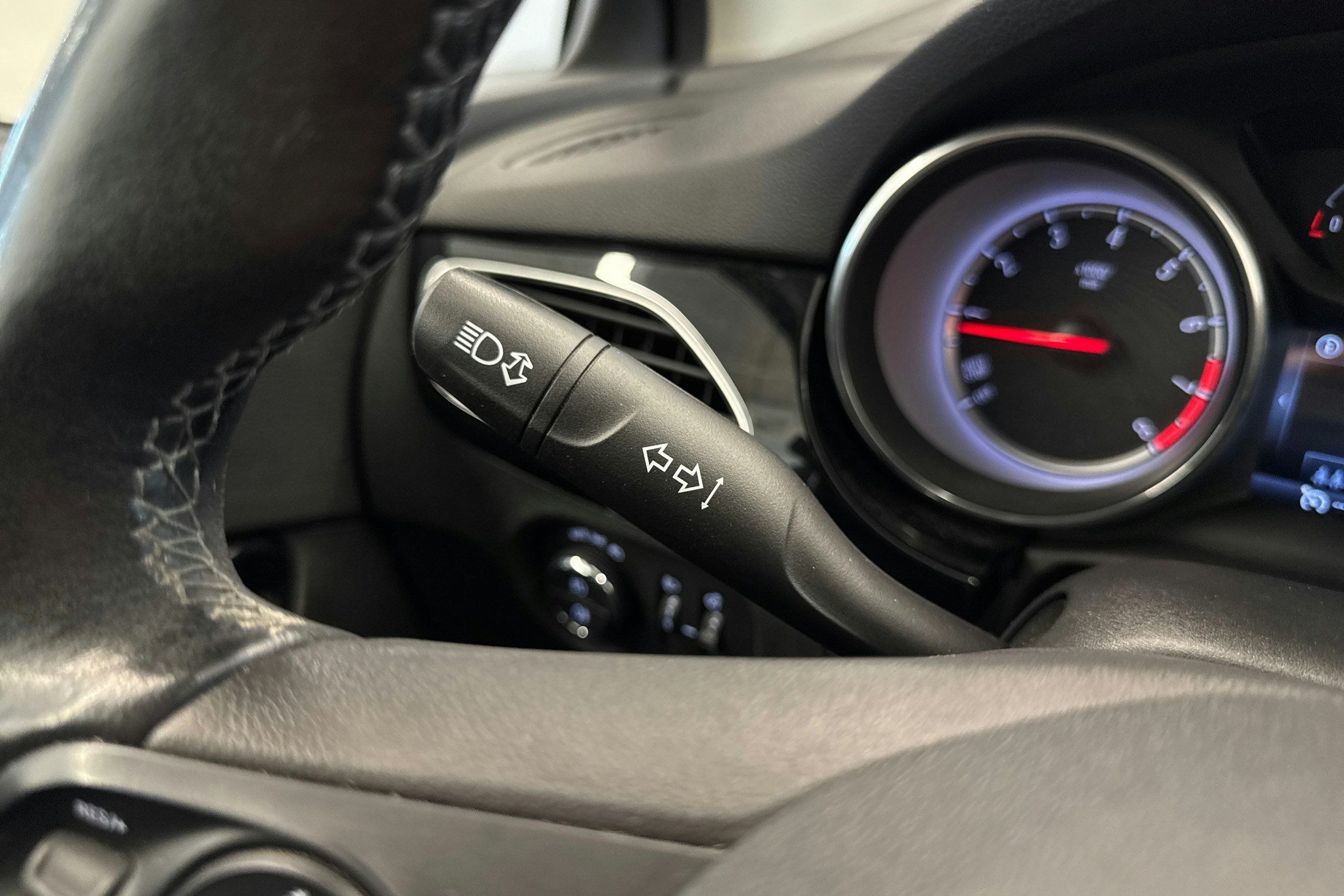 harmaa Opel Astra 2019 kuva 21.