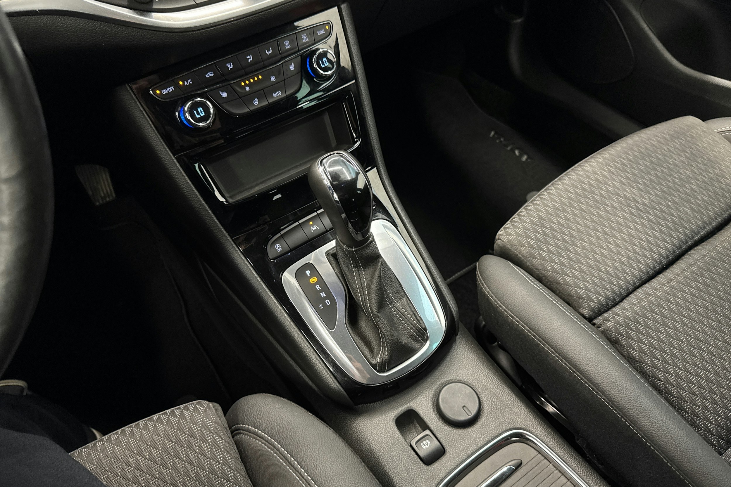 harmaa Opel Astra 2019 kuva 25.