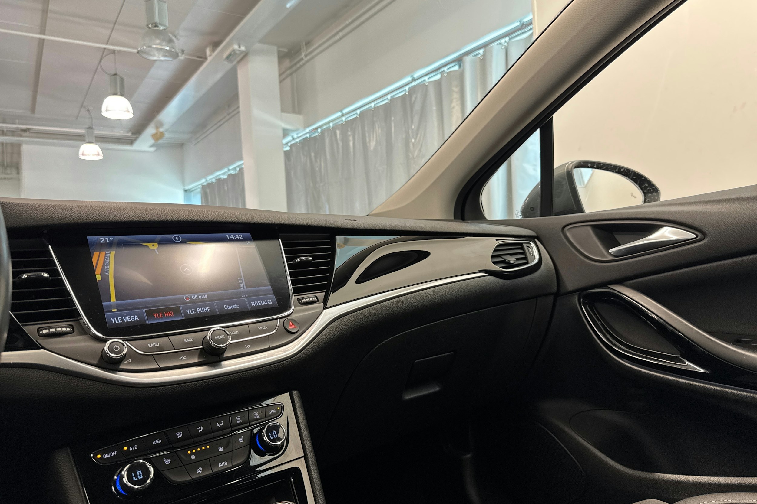 harmaa Opel Astra 2019 kuva 26.
