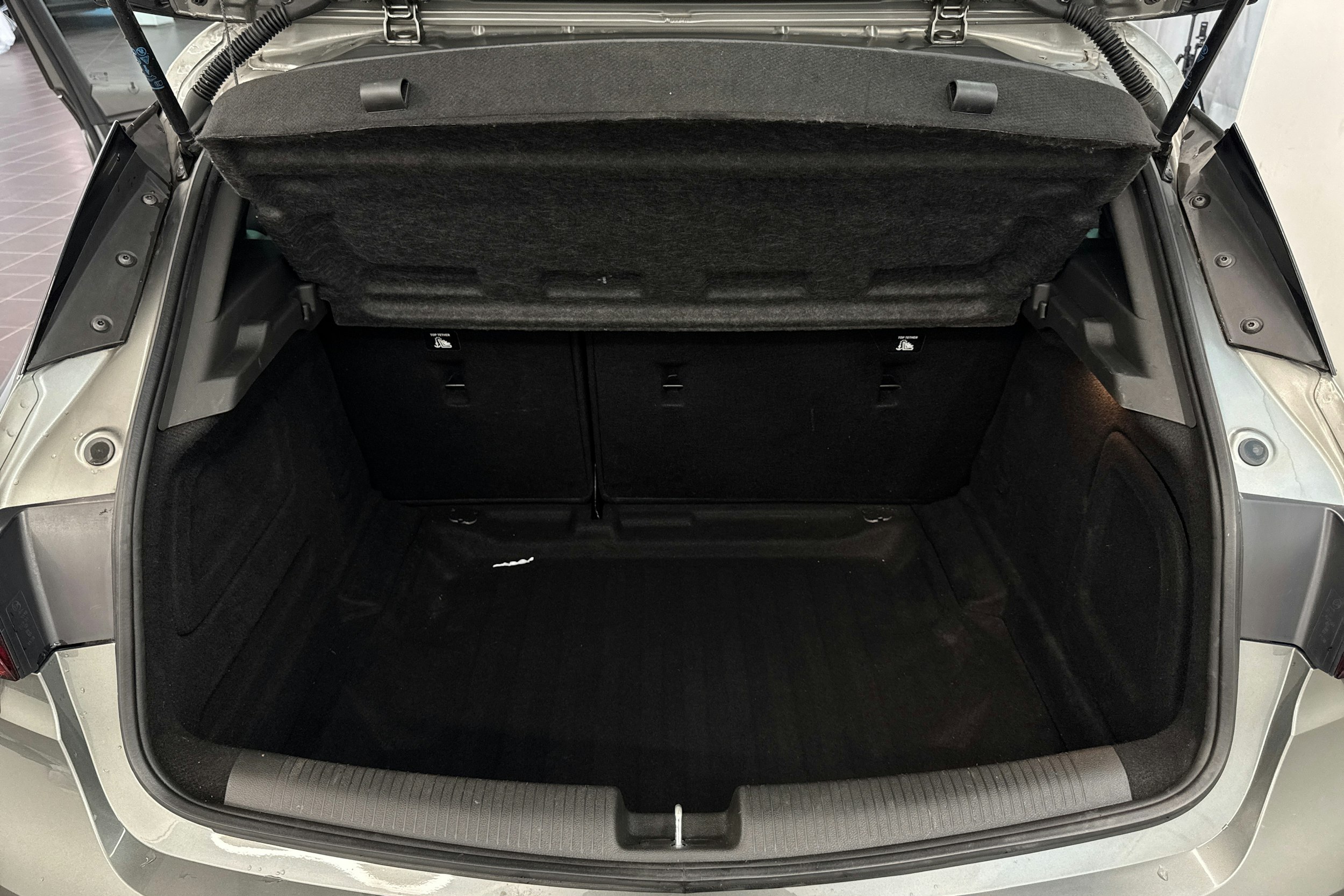 harmaa Opel Astra 2019 kuva 34.