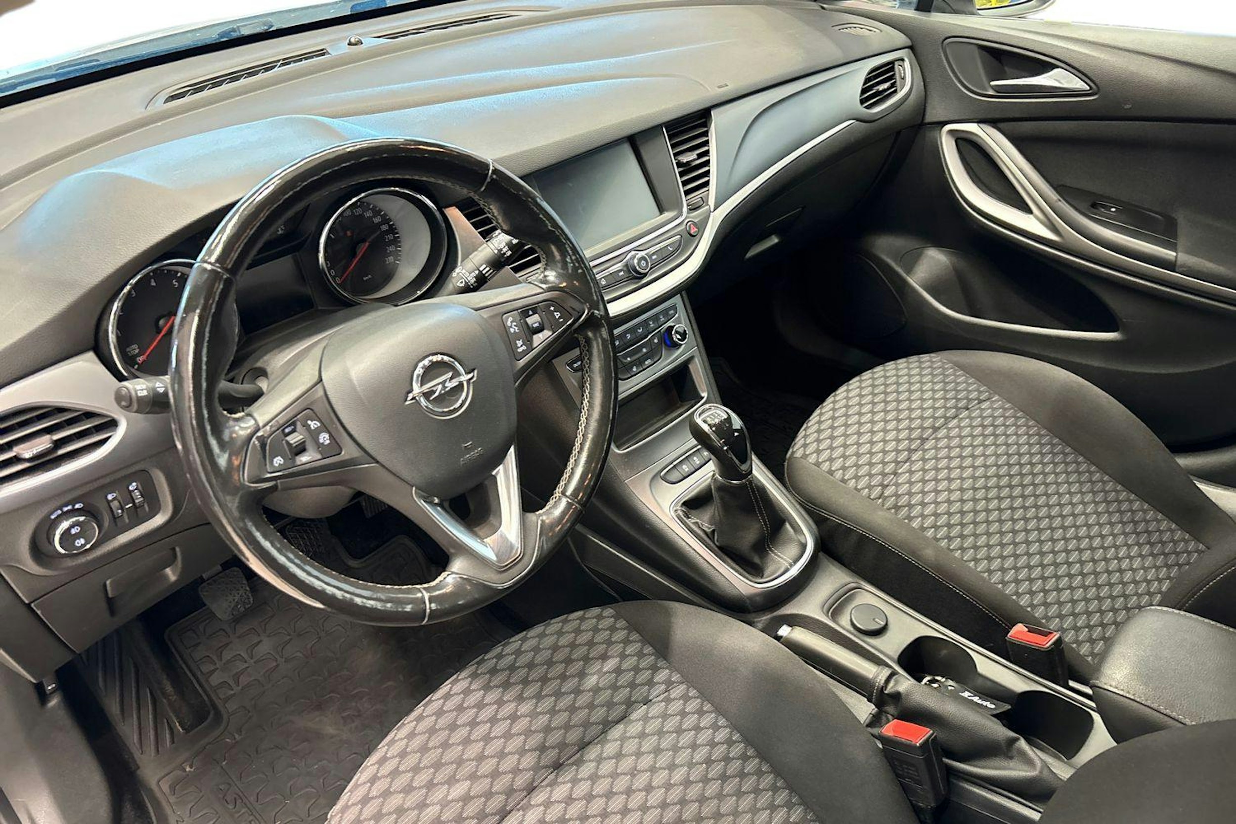 Valkoinen Opel ASTRA 2019 kuva 7.