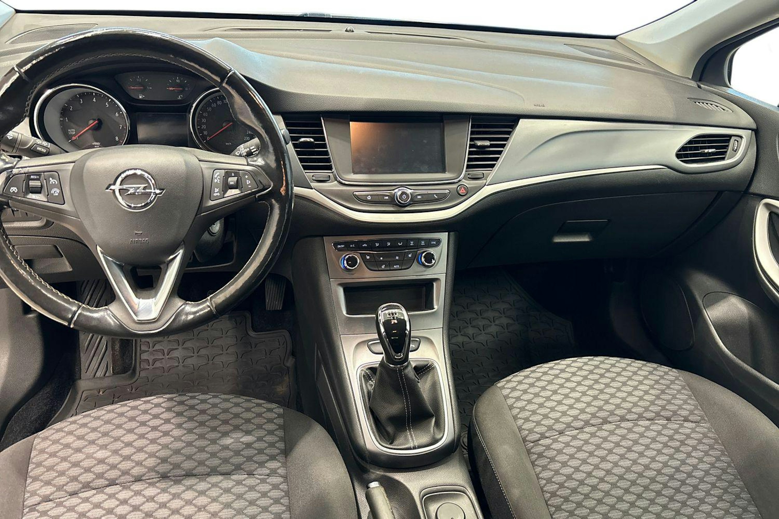 Valkoinen Opel ASTRA 2019 kuva 9.