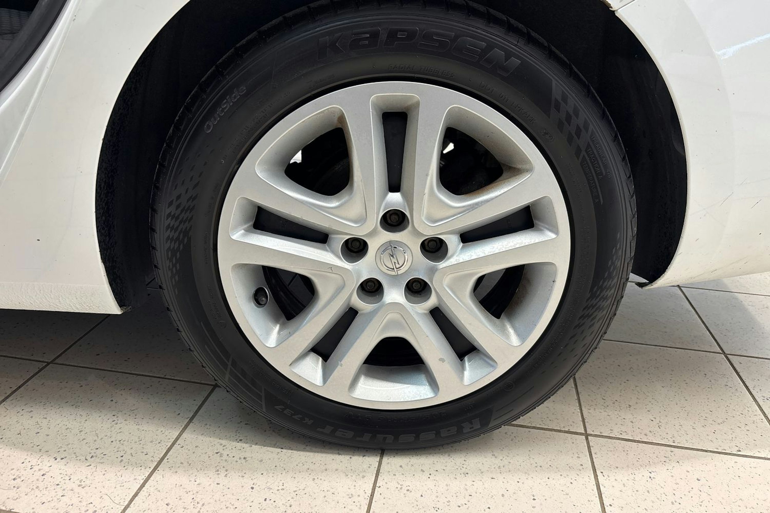 Valkoinen Opel ASTRA 2019 kuva 11.