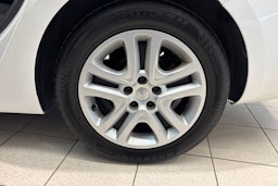 Valkoinen Opel ASTRA 2019 kuva 11.