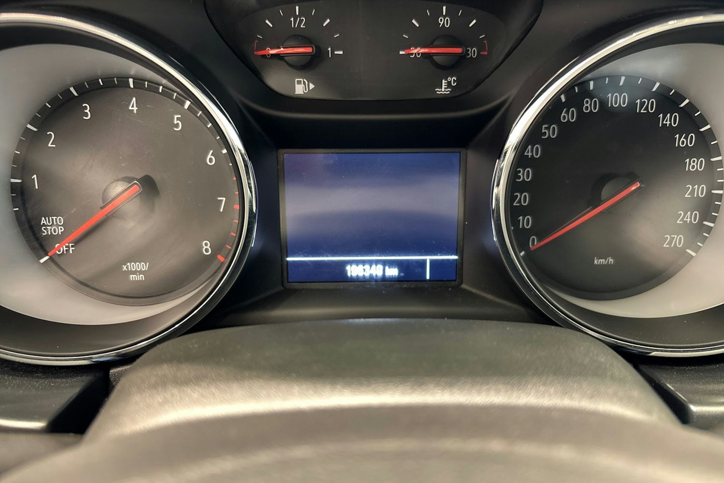 Valkoinen Opel ASTRA 2019 kuva 16.