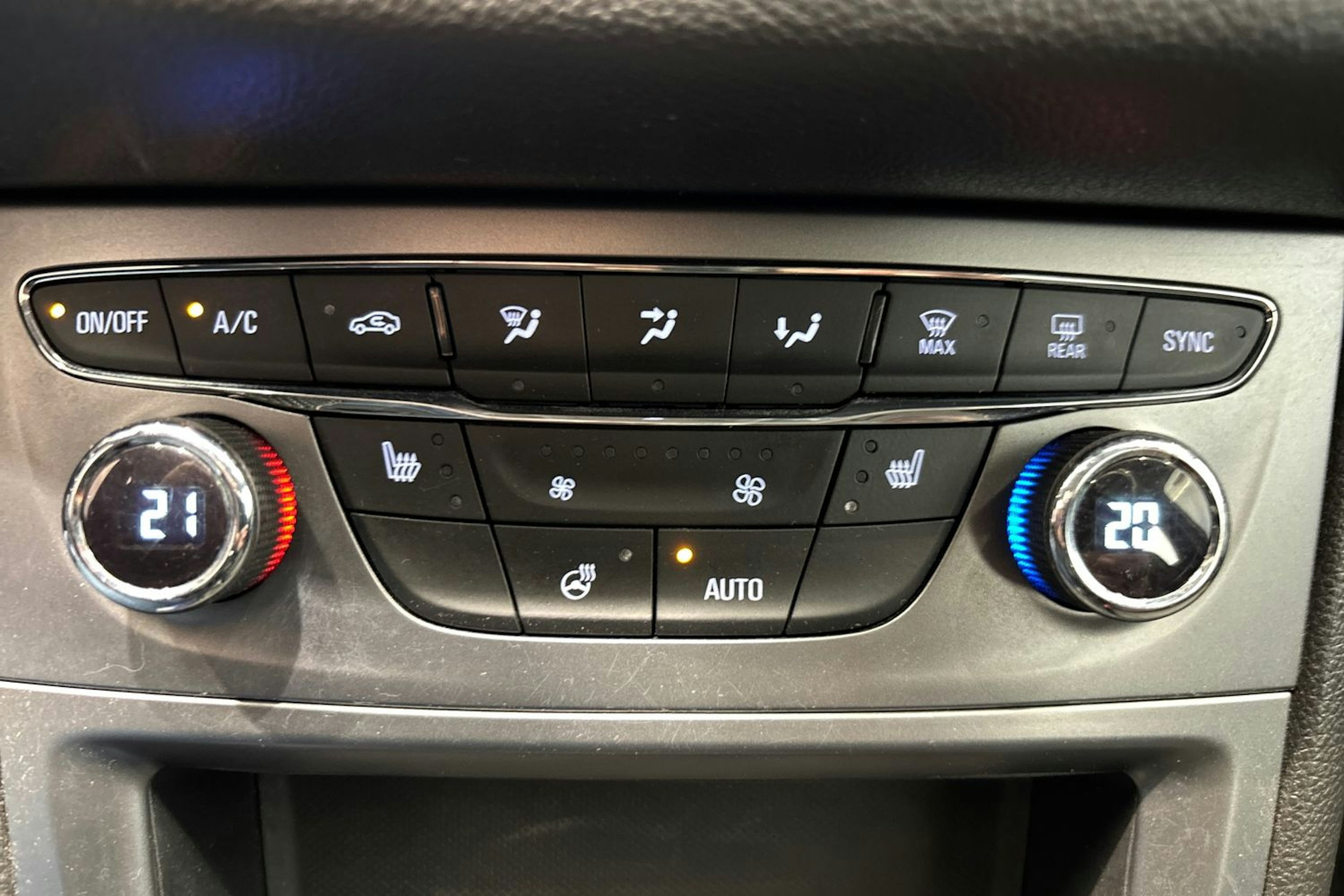 Valkoinen Opel ASTRA 2019 kuva 24.