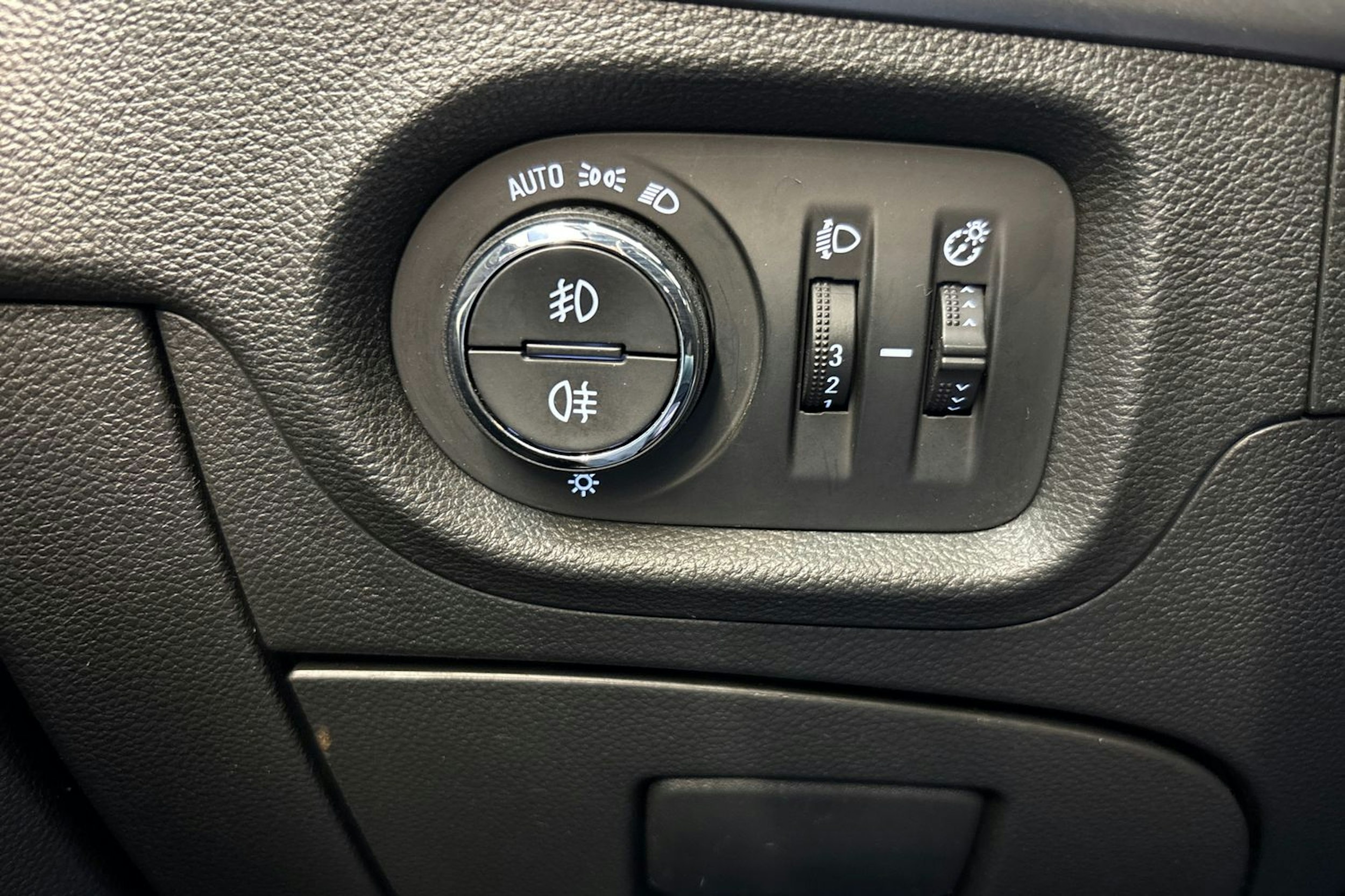 Valkoinen Opel ASTRA 2019 kuva 26.