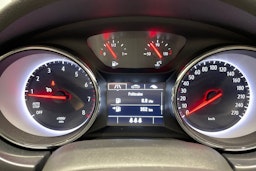 harmaa Opel Astra 2019 kuva 16.