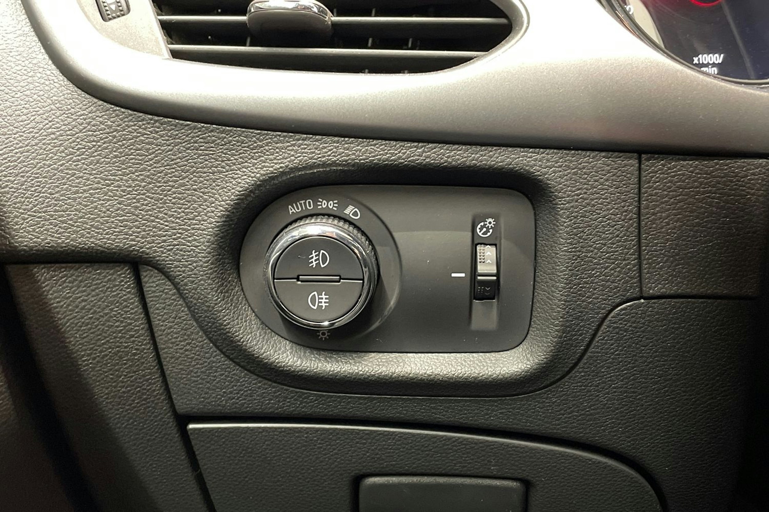harmaa Opel Astra 2019 kuva 20.