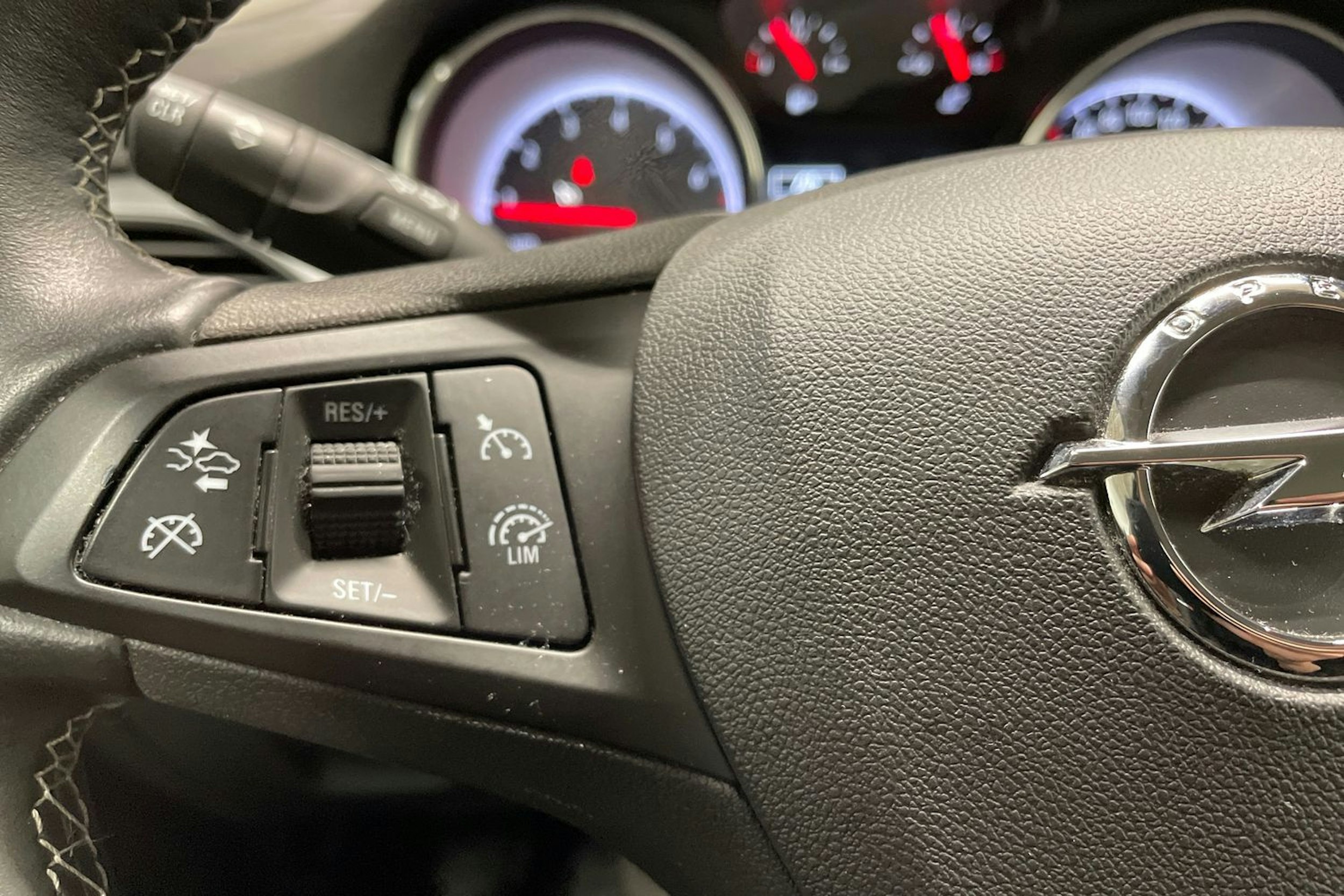 harmaa Opel Astra 2019 kuva 22.
