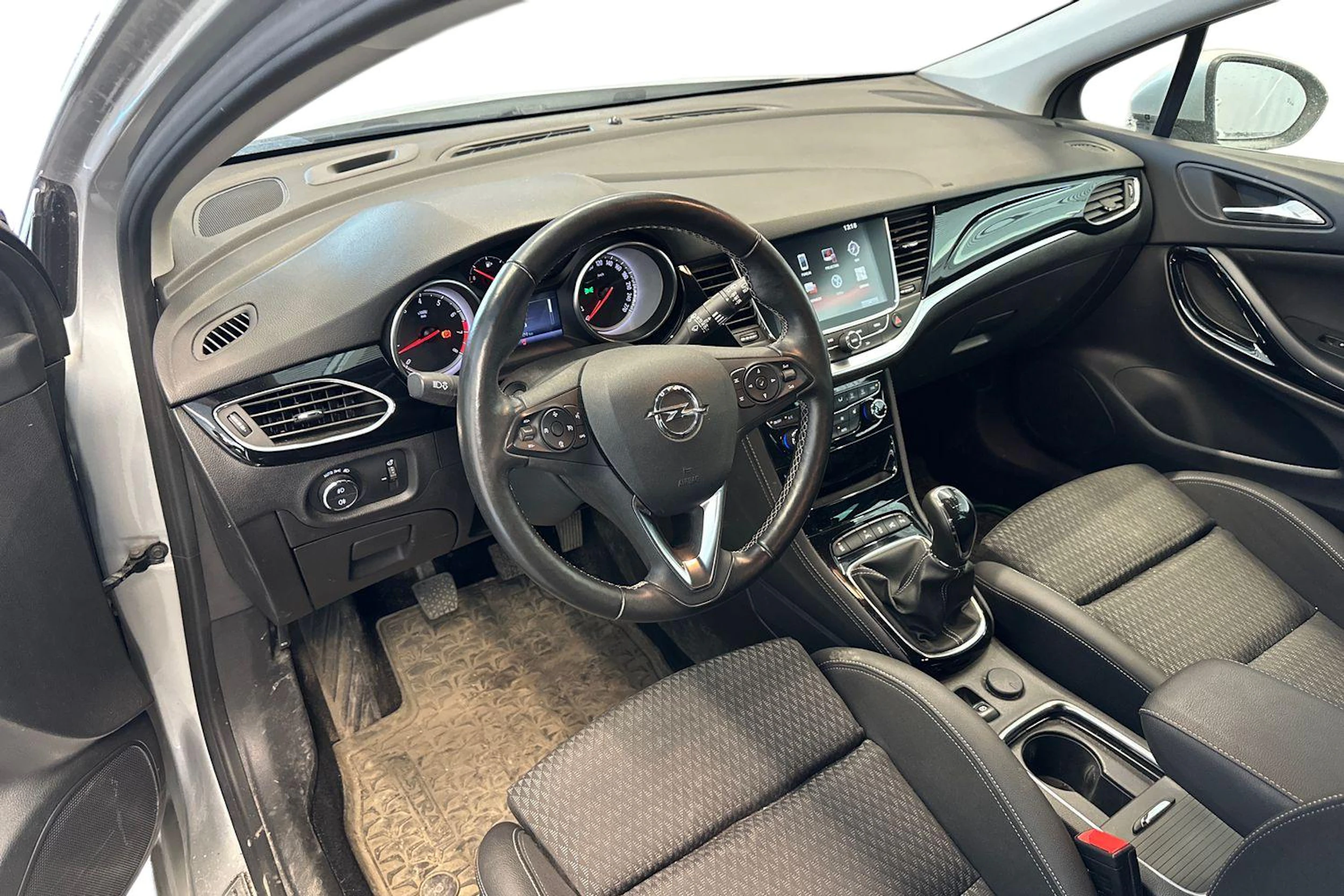 harmaa Opel Astra 2019 kuva 3.