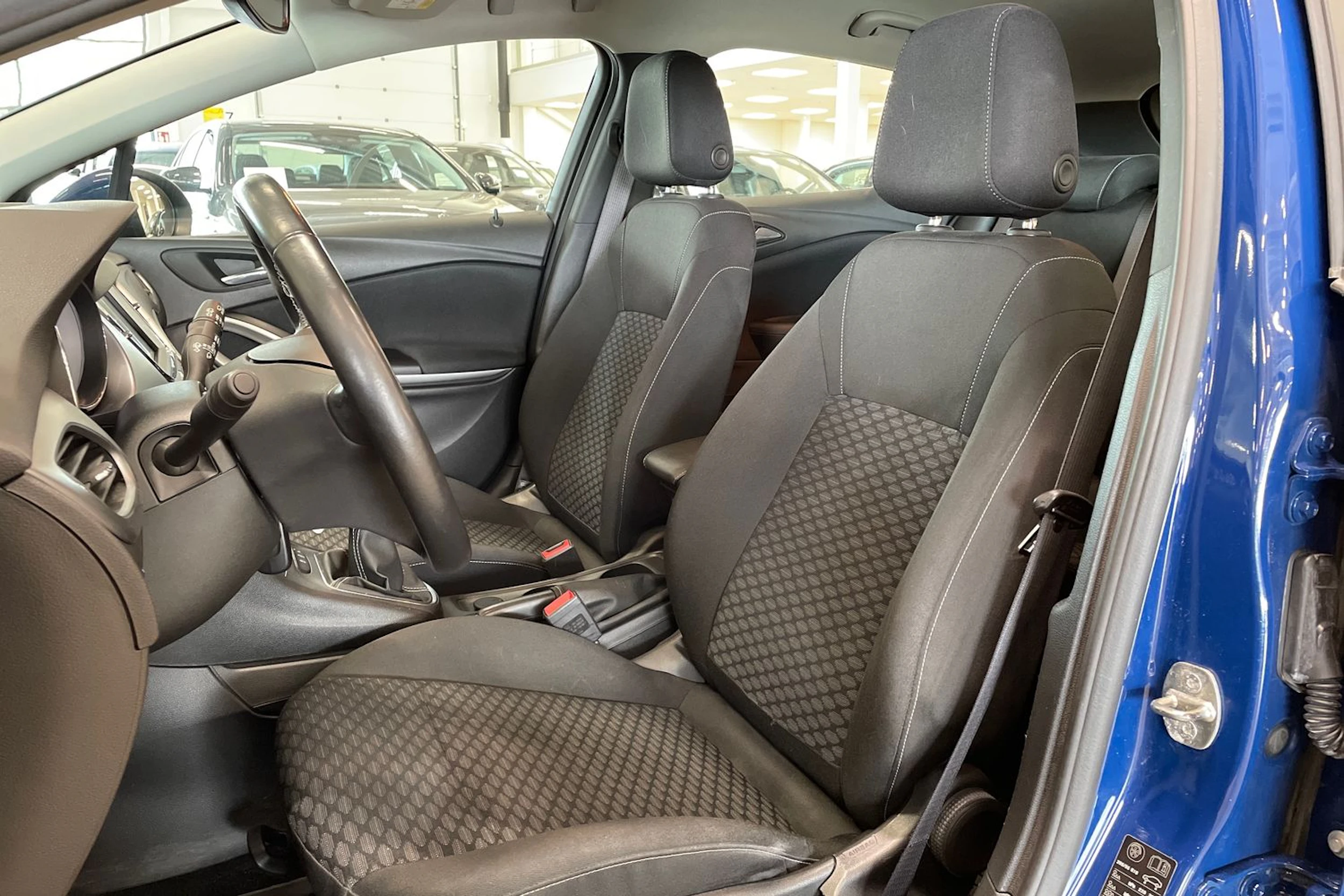 sininen Opel Astra 2019 kuva 15.